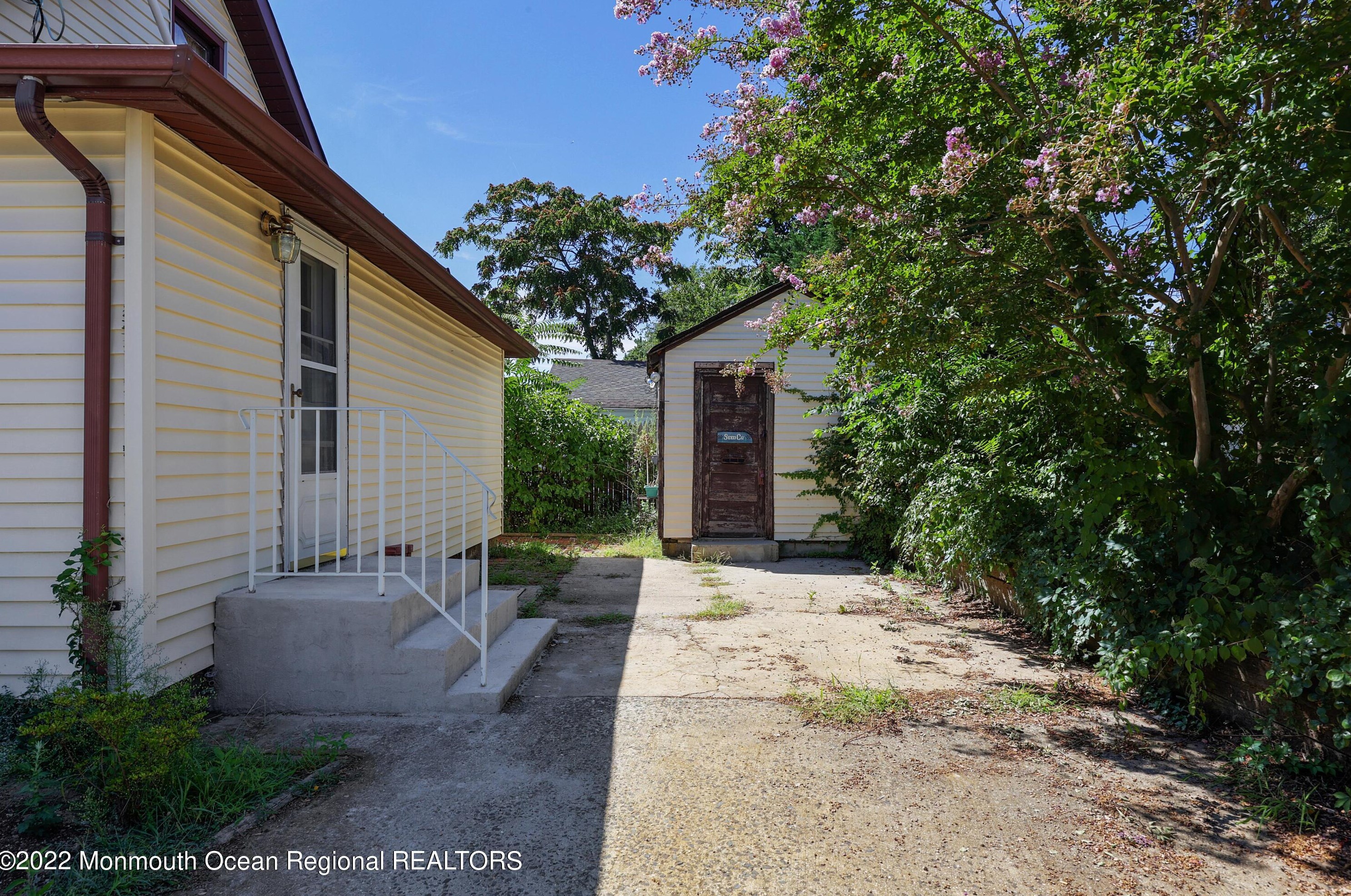 243 Seeley Ave, Ideal Beach NJ  07734-1143 exterior