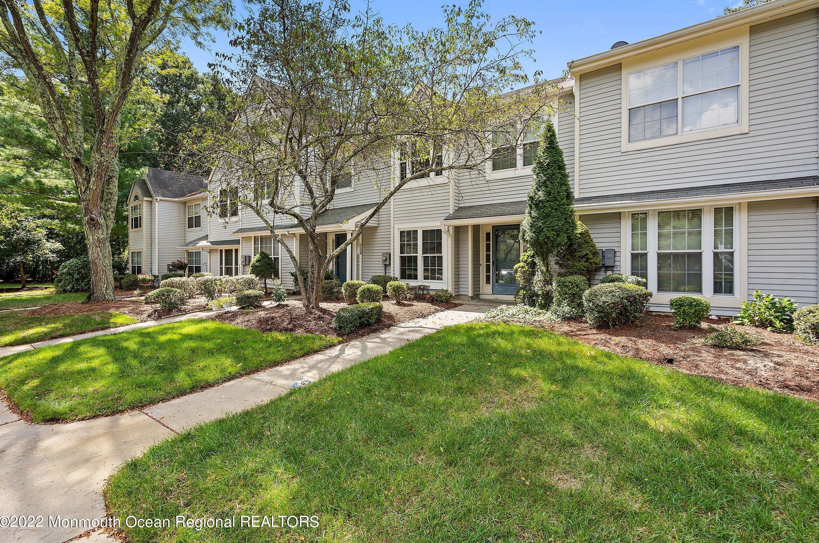 525 Laurelwood Ct, Wall Township, NJ 07731
