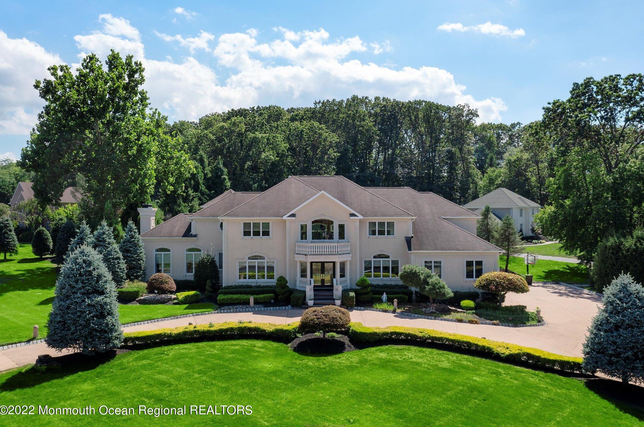 24 Dora Ln, Holmdel Village, NJ 07733