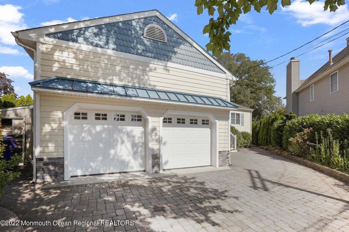 14 Perry Dr, Bricktown, NJ 08723