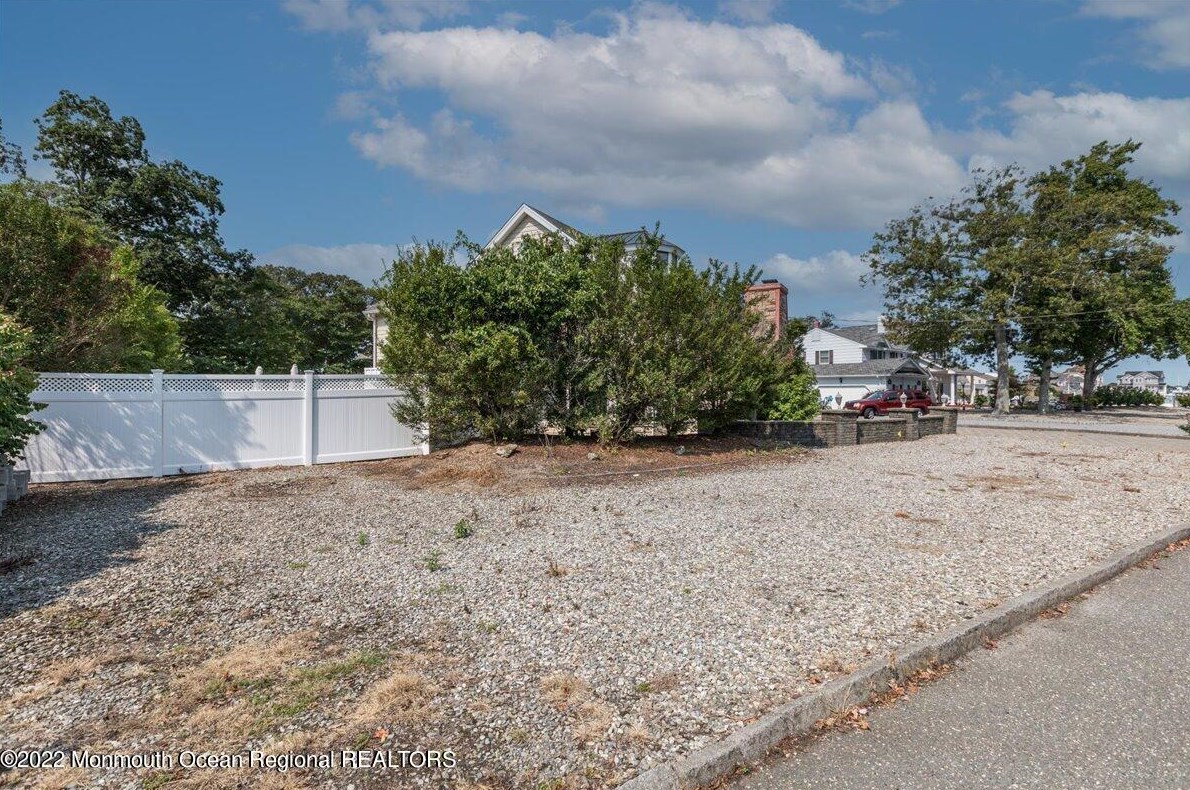 66 Driftwood Dr, Bricktown, NJ 08723
