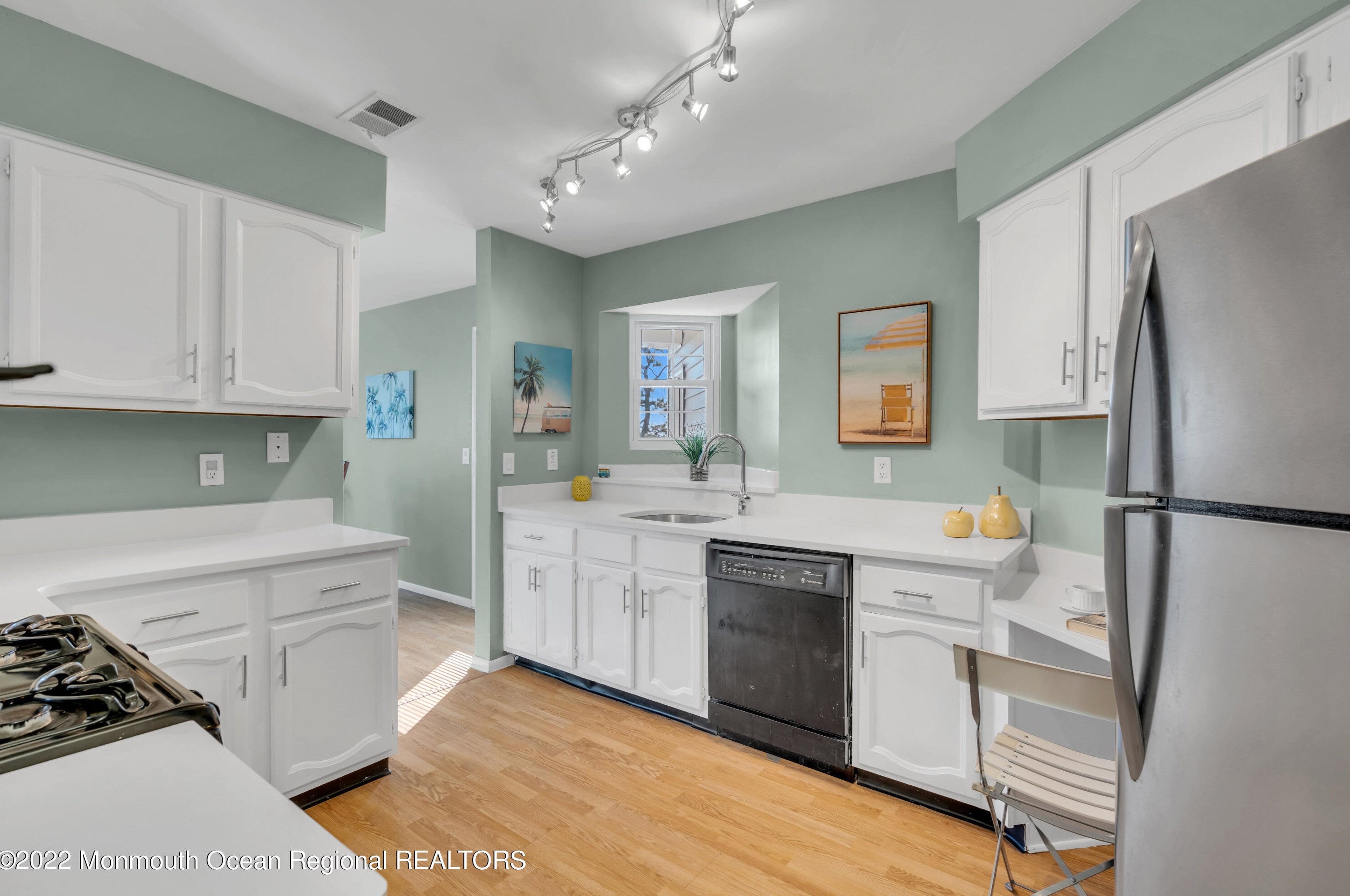2220 Waters Edge Dr, Toms River, NJ 08753-2667