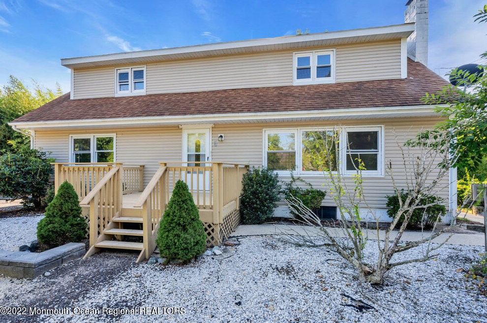 5 Hollyberry Rd, Tuckerton, NJ 08087-9719