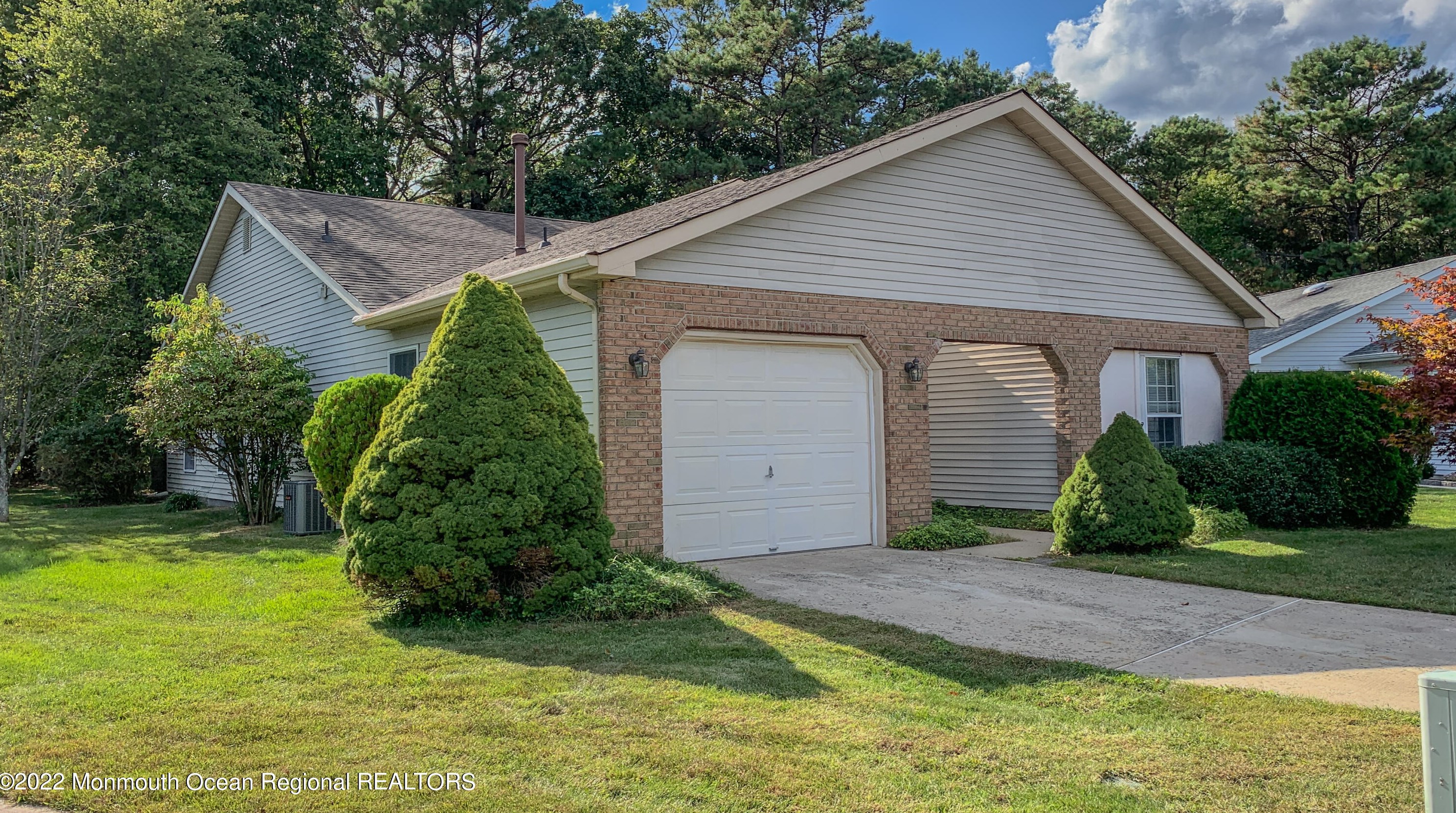 2102 Agincourt Rd, Toms River, NJ 08755-0811