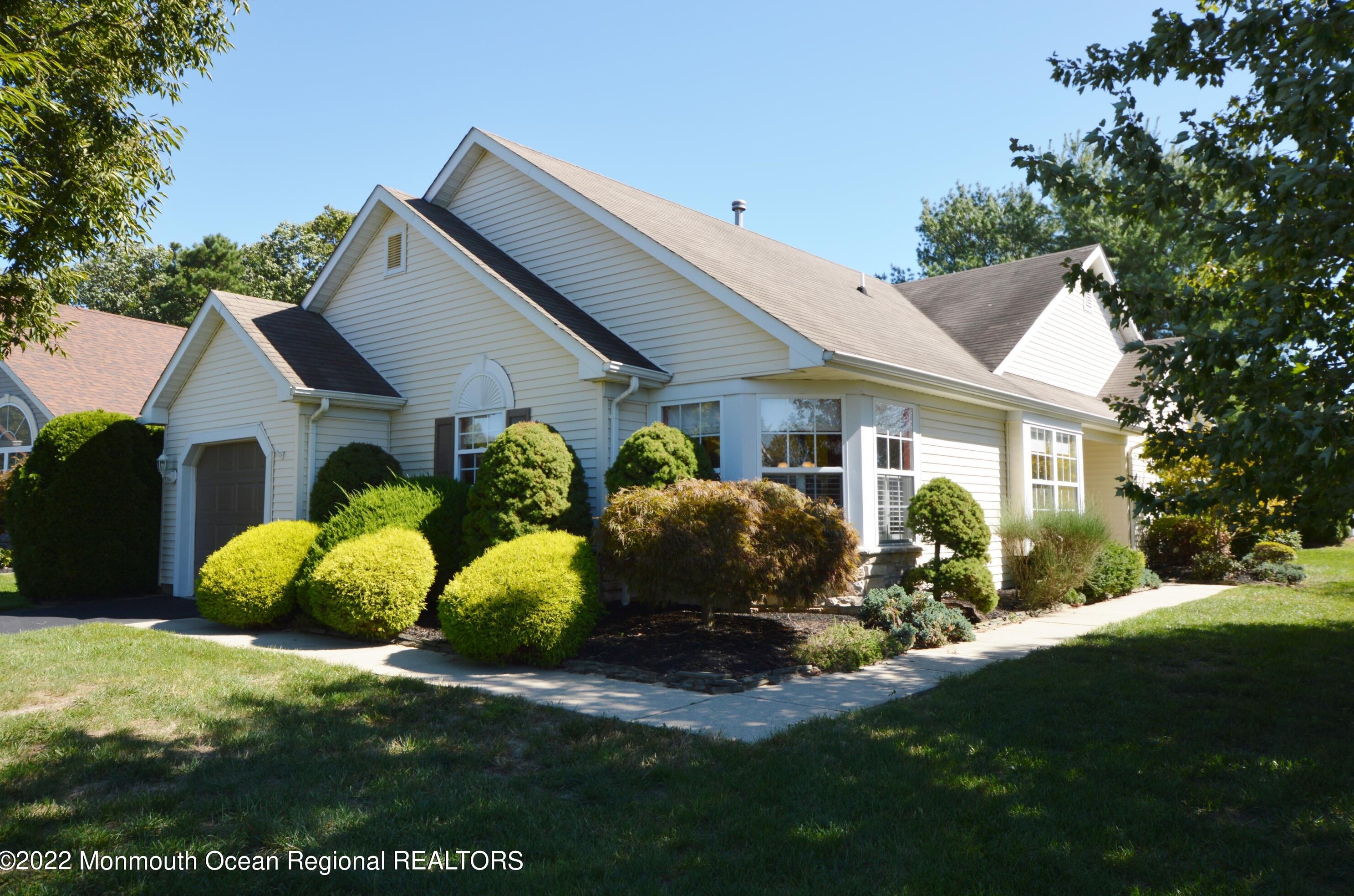 2589 Meadow Lake Dr, Toms River, NJ 08755-2535