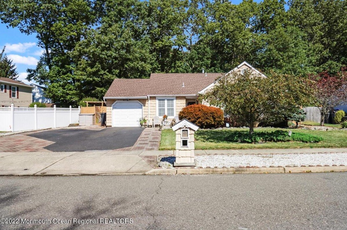 518 Buxton Rd, Toms River, NJ 08755-3268