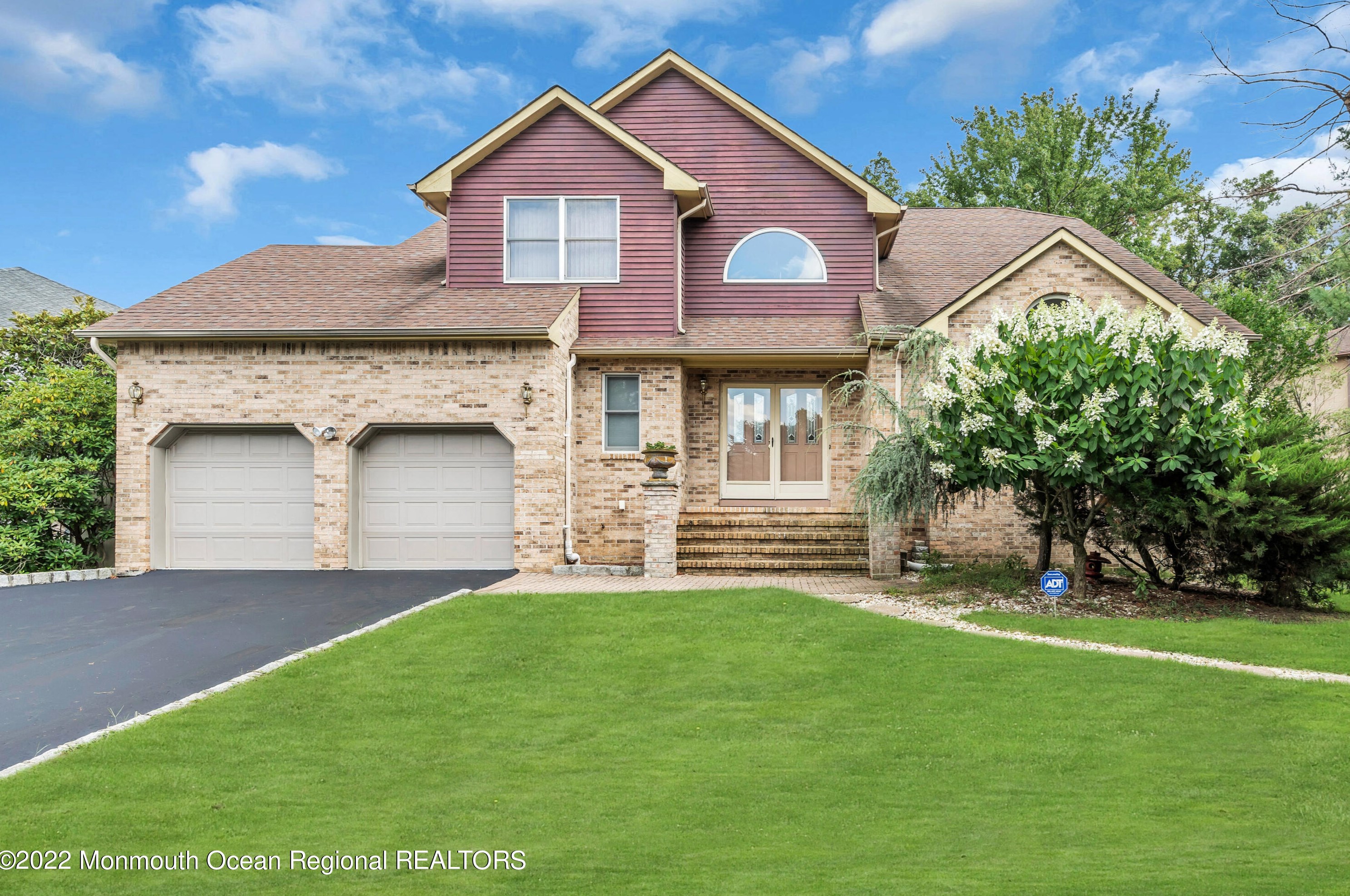 14 Cambridge Ct, Millstone Township, NJ 07726-4637