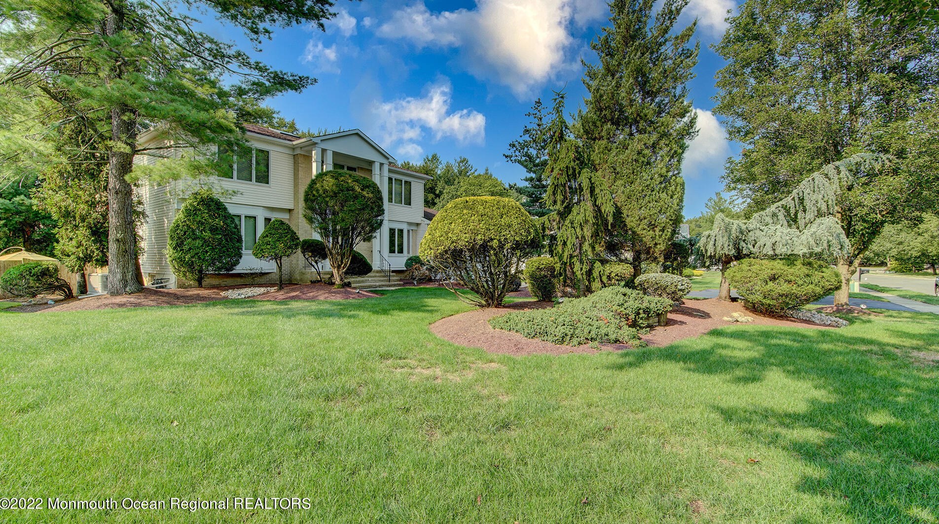 28 Eastwood Blvd, Millstone Township, NJ 07726-8412