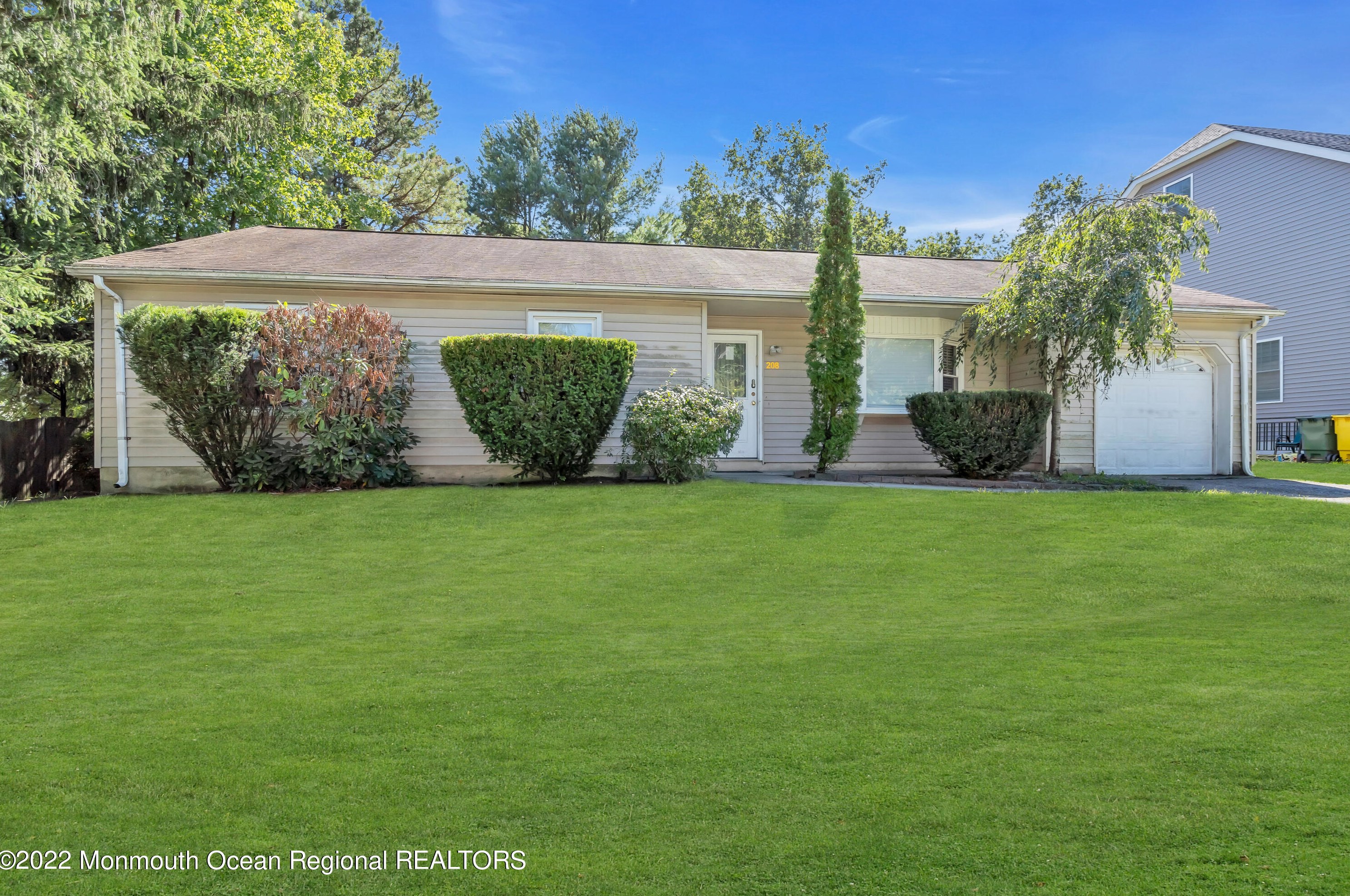 208 Rachel Ct, Lakewood, NJ 08701