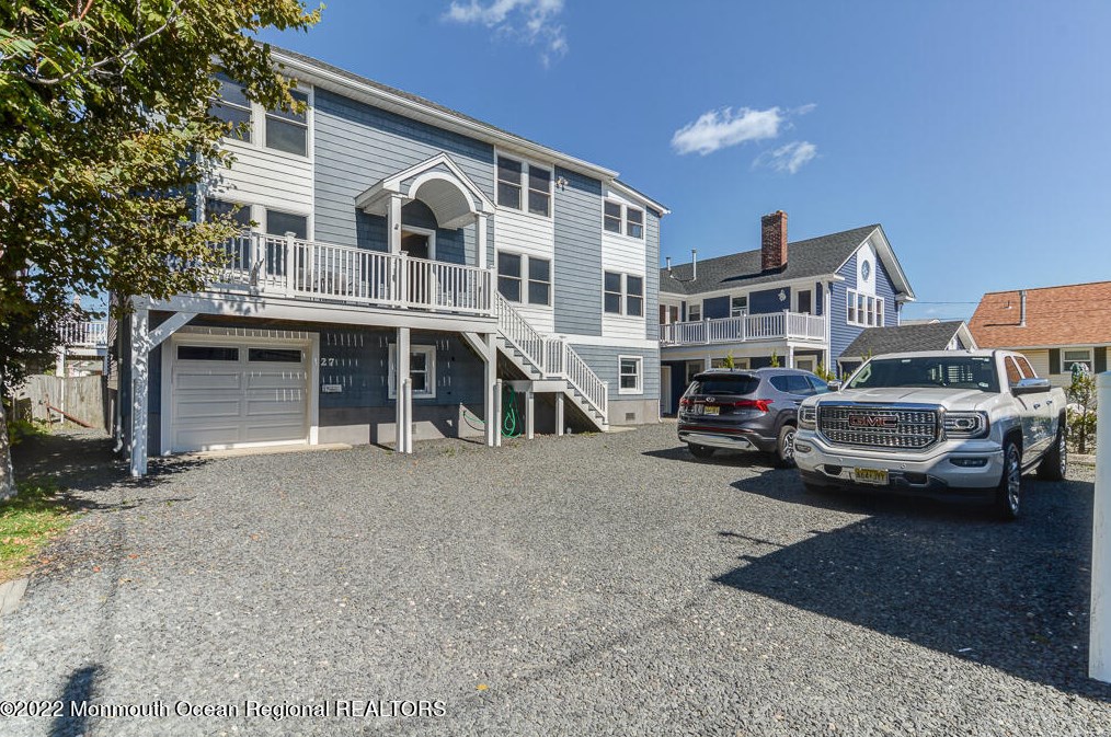 27 Arnold Ave, Point Pleasant Beach, NJ 08742