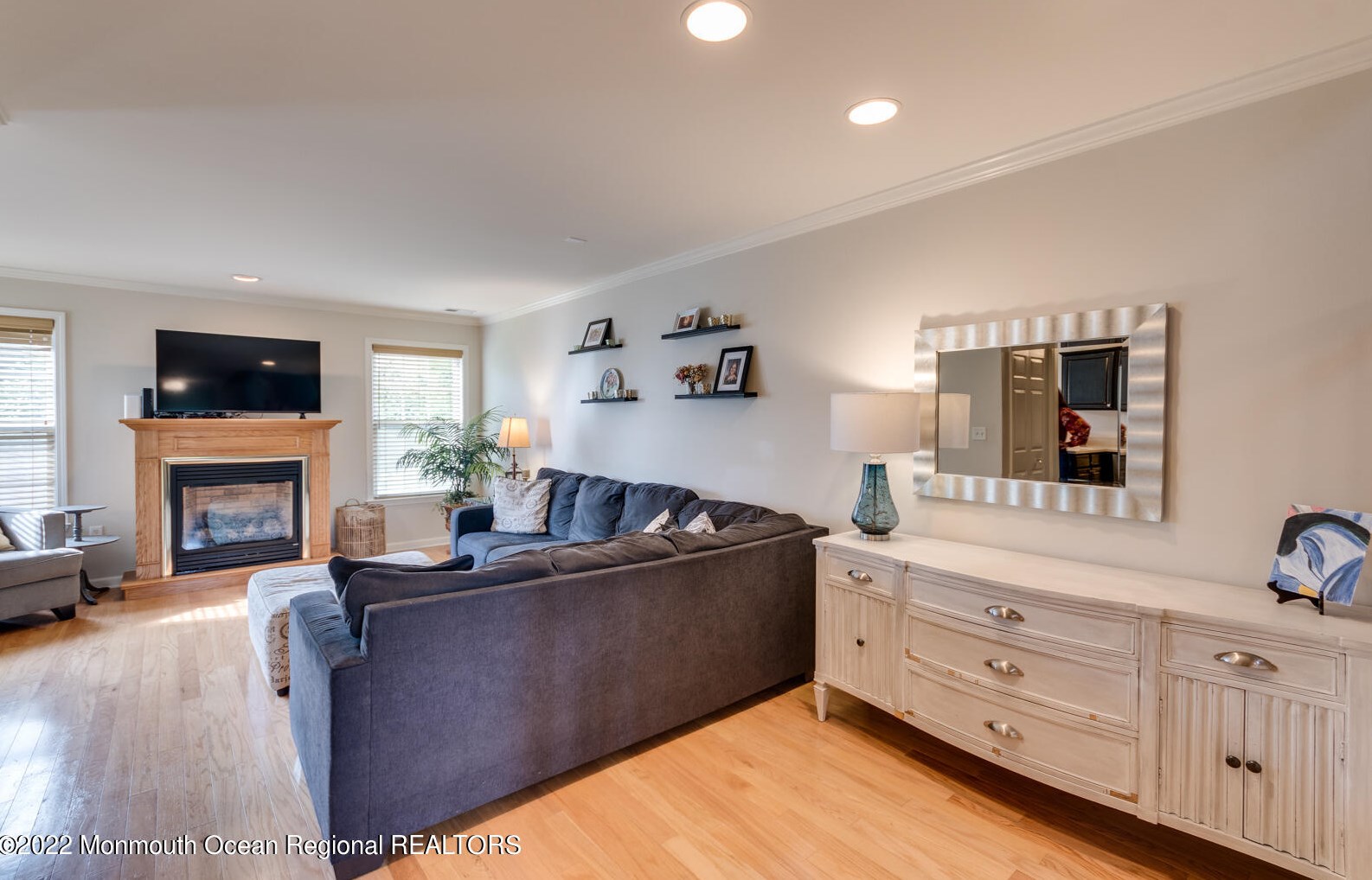 10 Hawthorne Dr, Wall Township, NJ 07753-7584