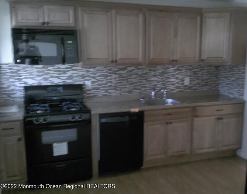 64 Longman St, Toms River, NJ 08753-2471