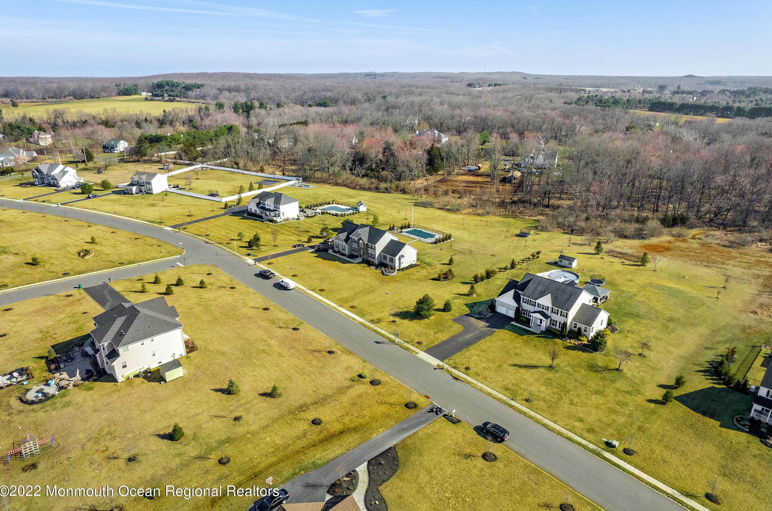 10 Rolling Meadows Ct, Upper Freehold, NJ 08501