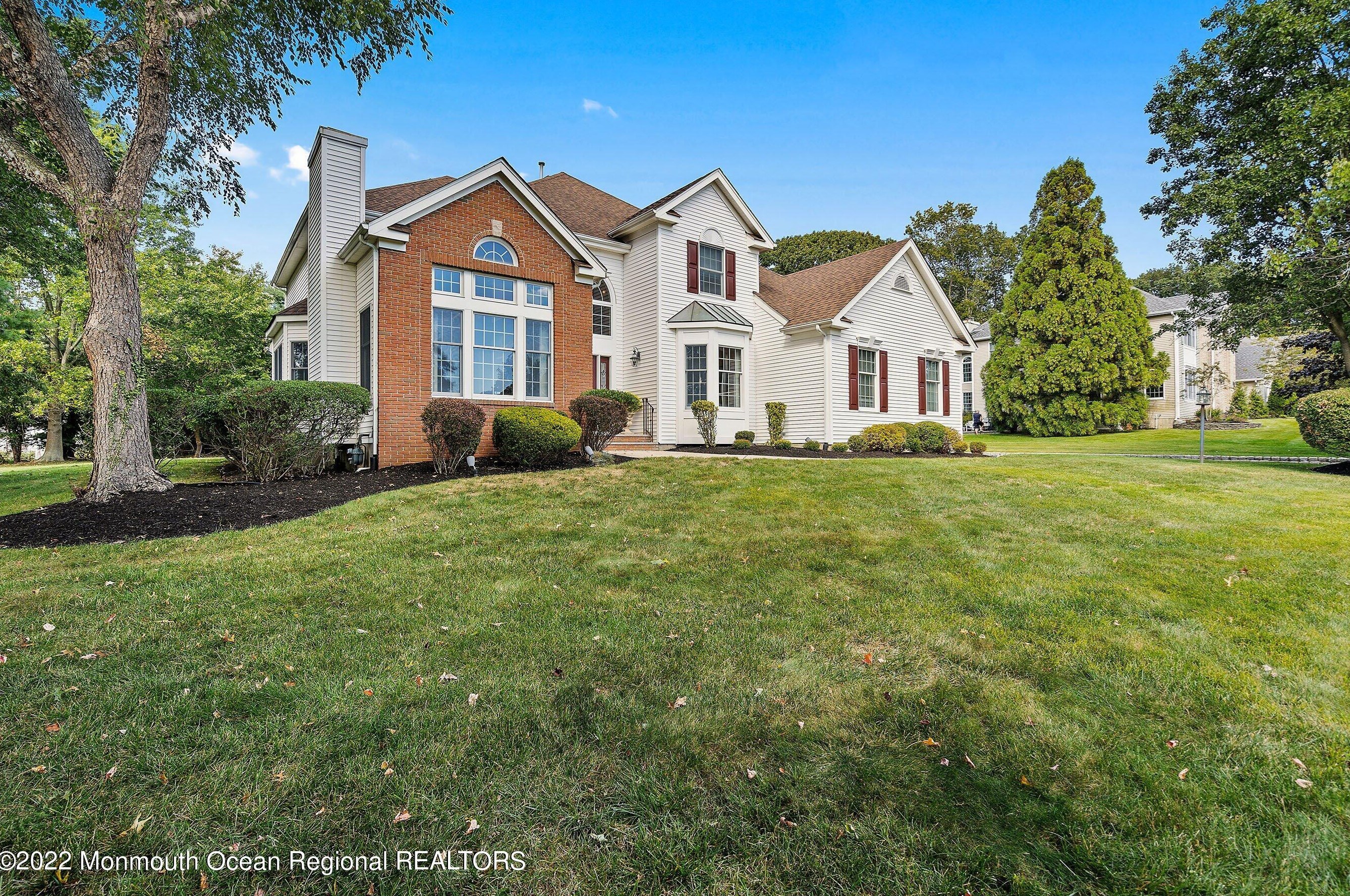 1570 Horseshoe Dr, Wall Township, NJ 08736-2704
