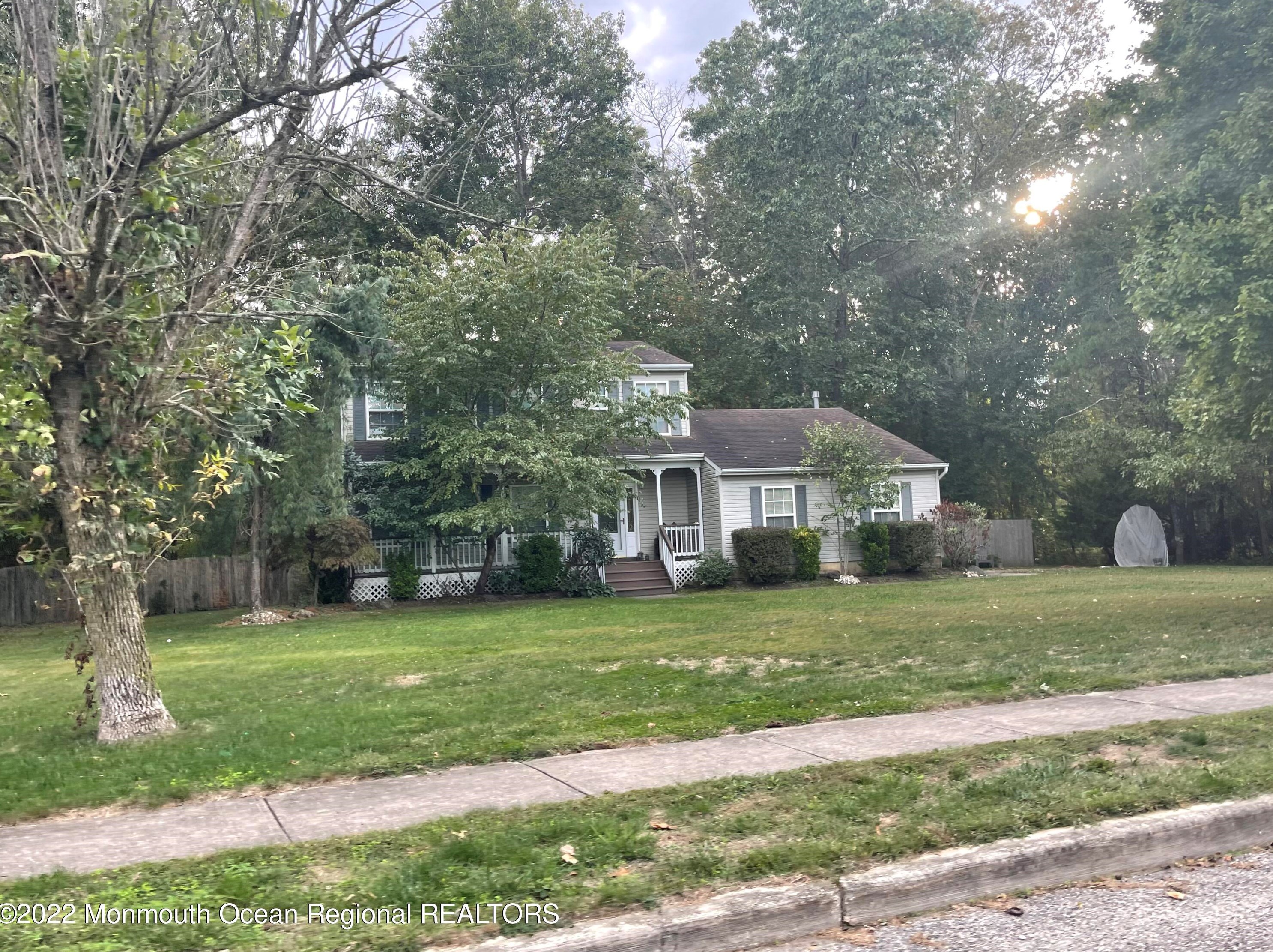 8 Mills Ln, Jackson Twp, NJ 08527