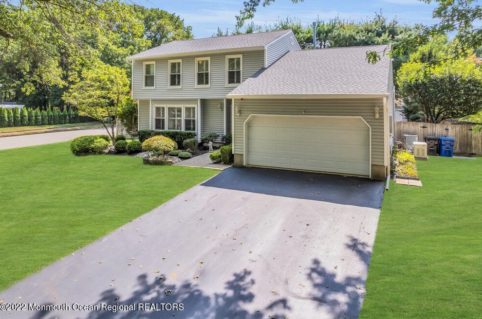189 Lynch Rd, Middletown, NJ 07748