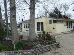 64 Fairway Dr, Tuckerton, NJ 08087-2810