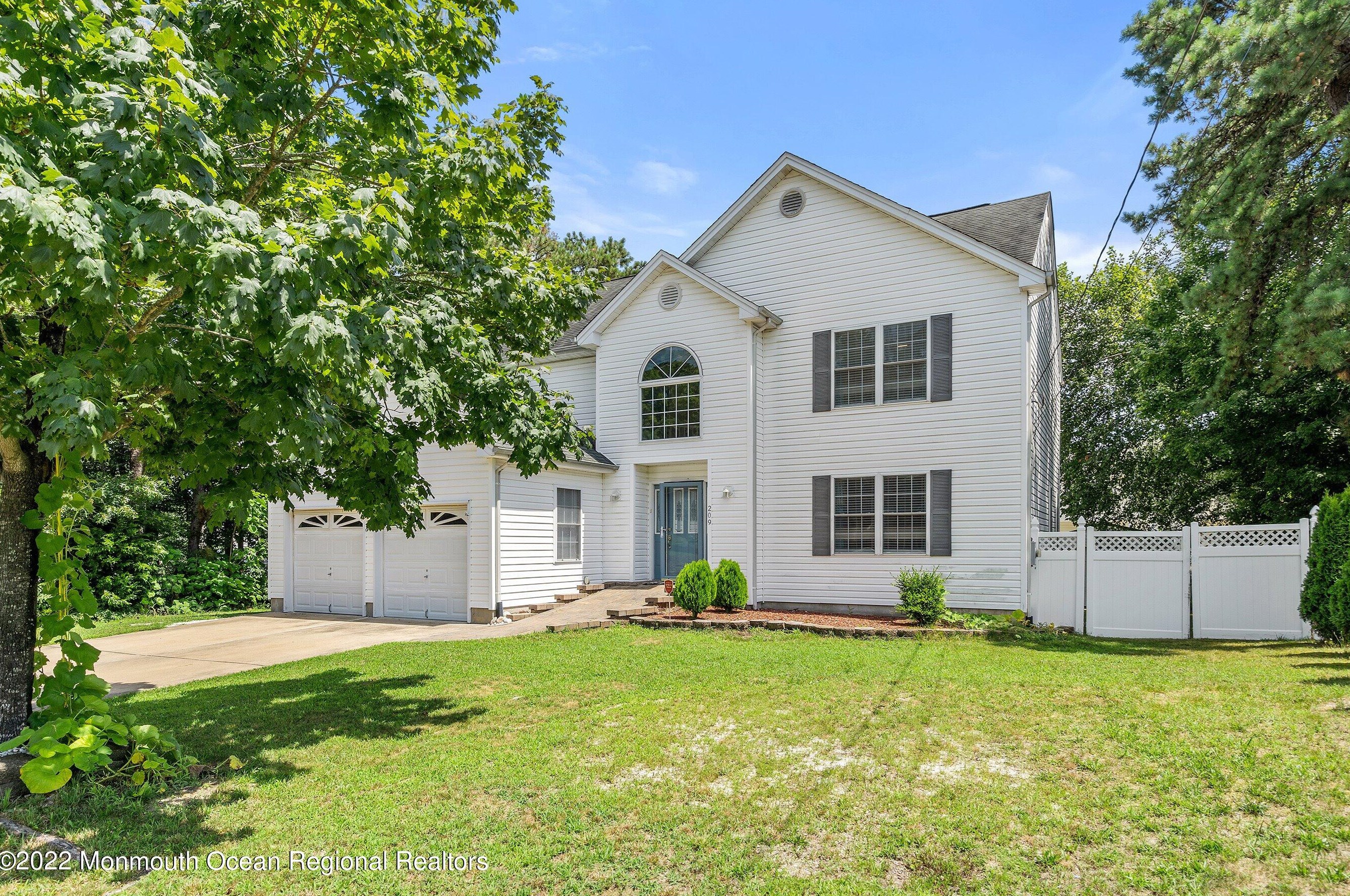209 Lighthouse Dr, Stafford Township, NJ 08050