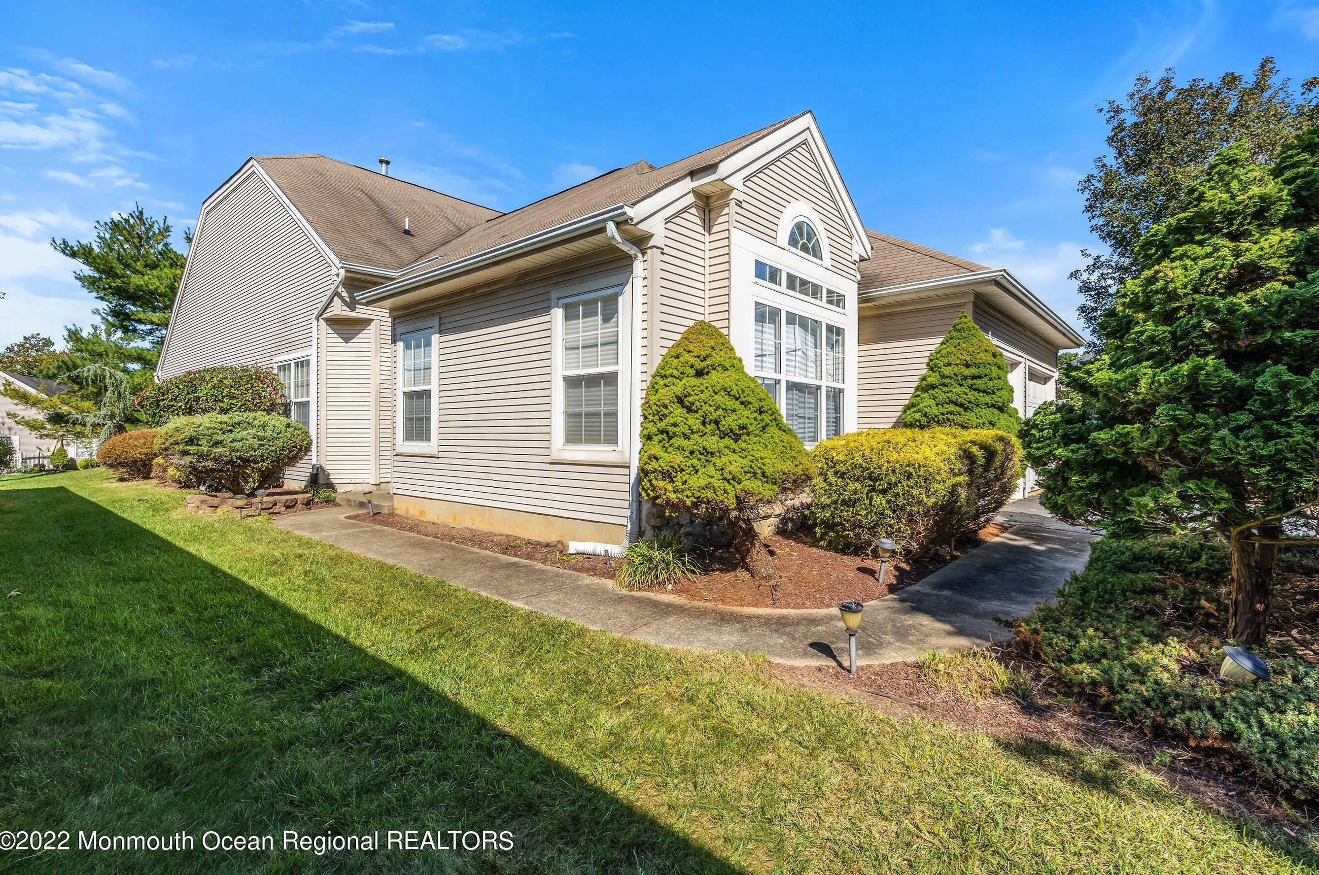 3 Avery Ct, Lakehurst, NJ 08759