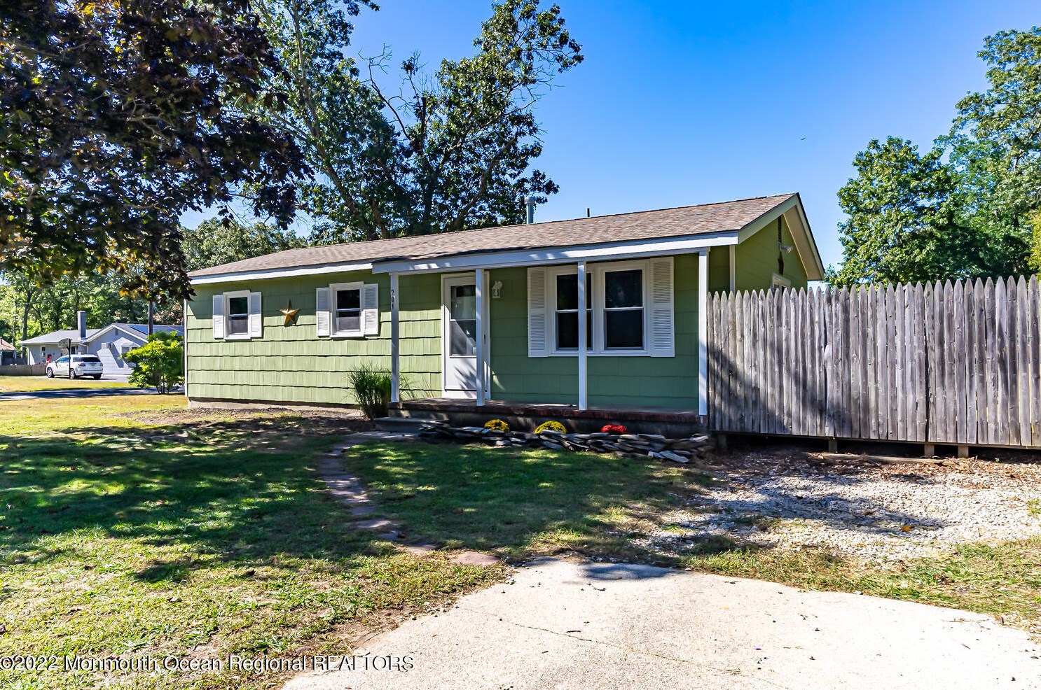 201 2nd Ave, Tuckerton, NJ 08087-2733