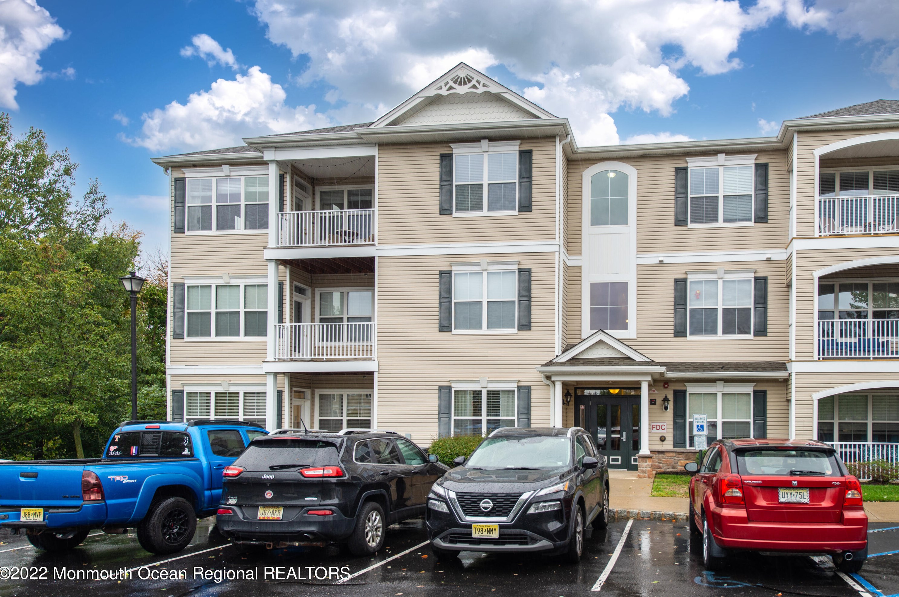 211 Sloan Ct, Matawan, NJ 07747-4722