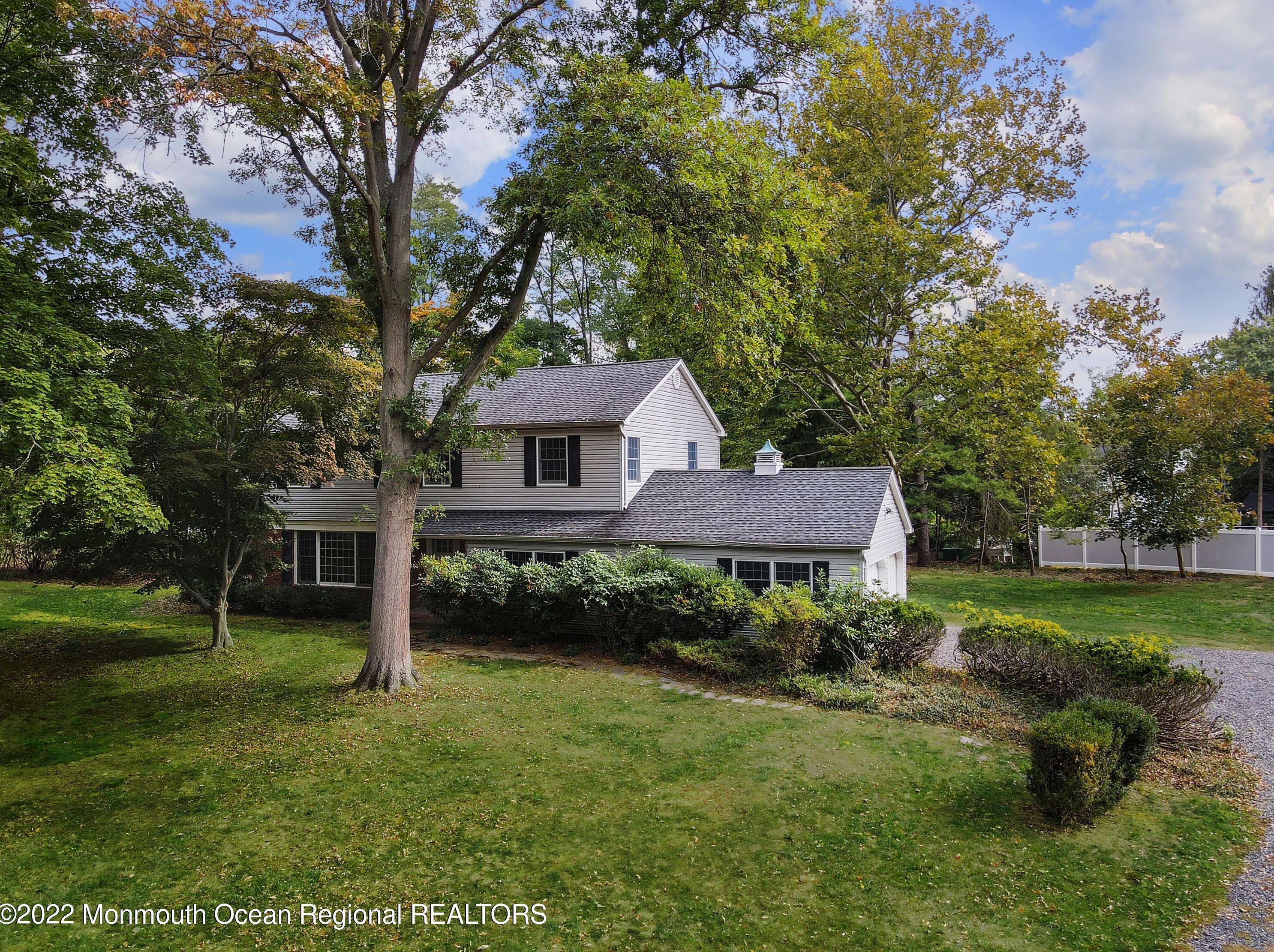 21 Carnegie Ct, Middletown, NJ 07748