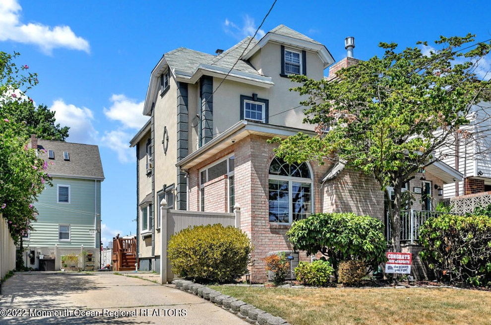121 Avenue A, Bayonne, NJ 07002