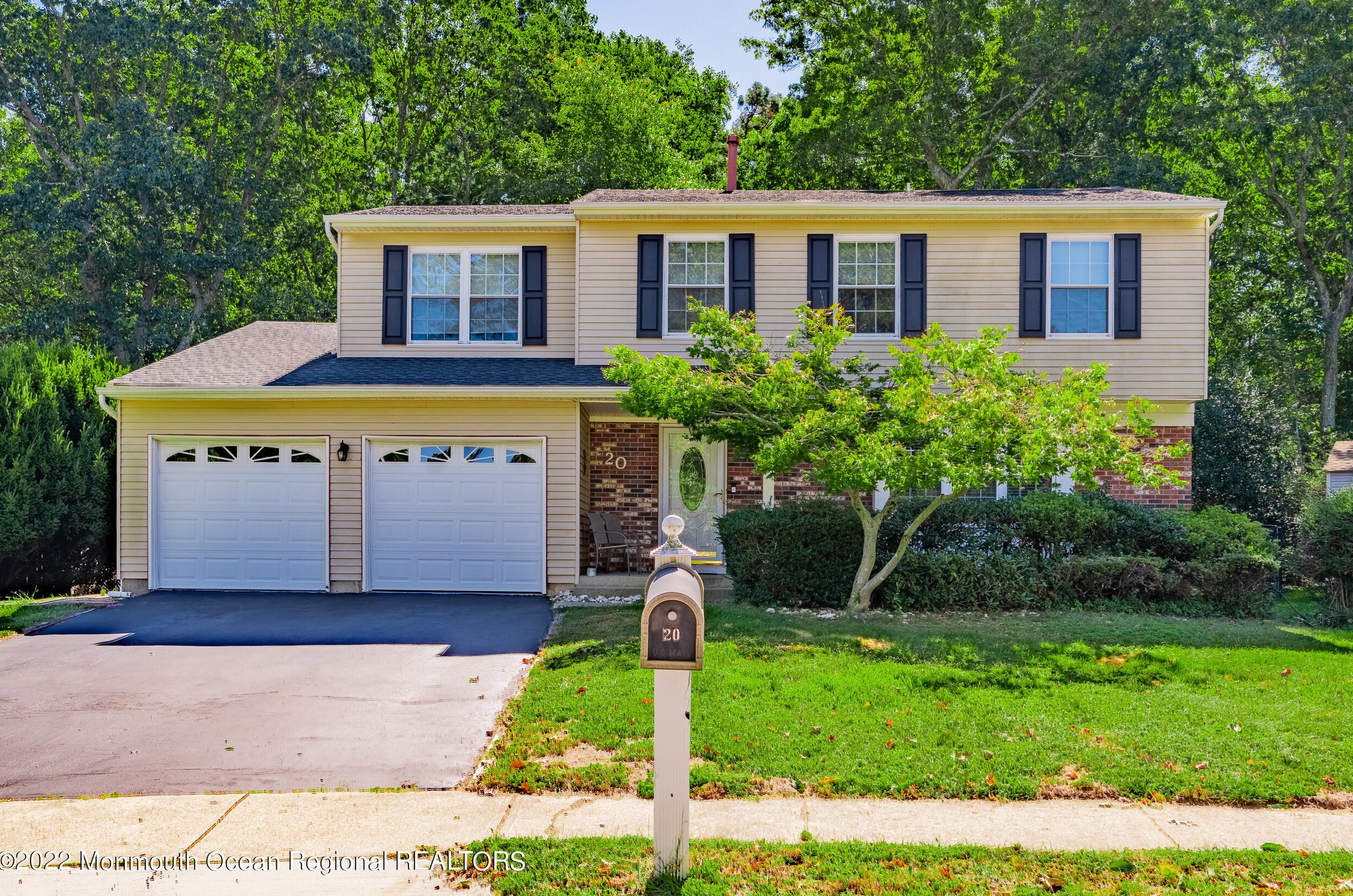 20 James Hollow Ct, Wall Township, NJ 07731-1613