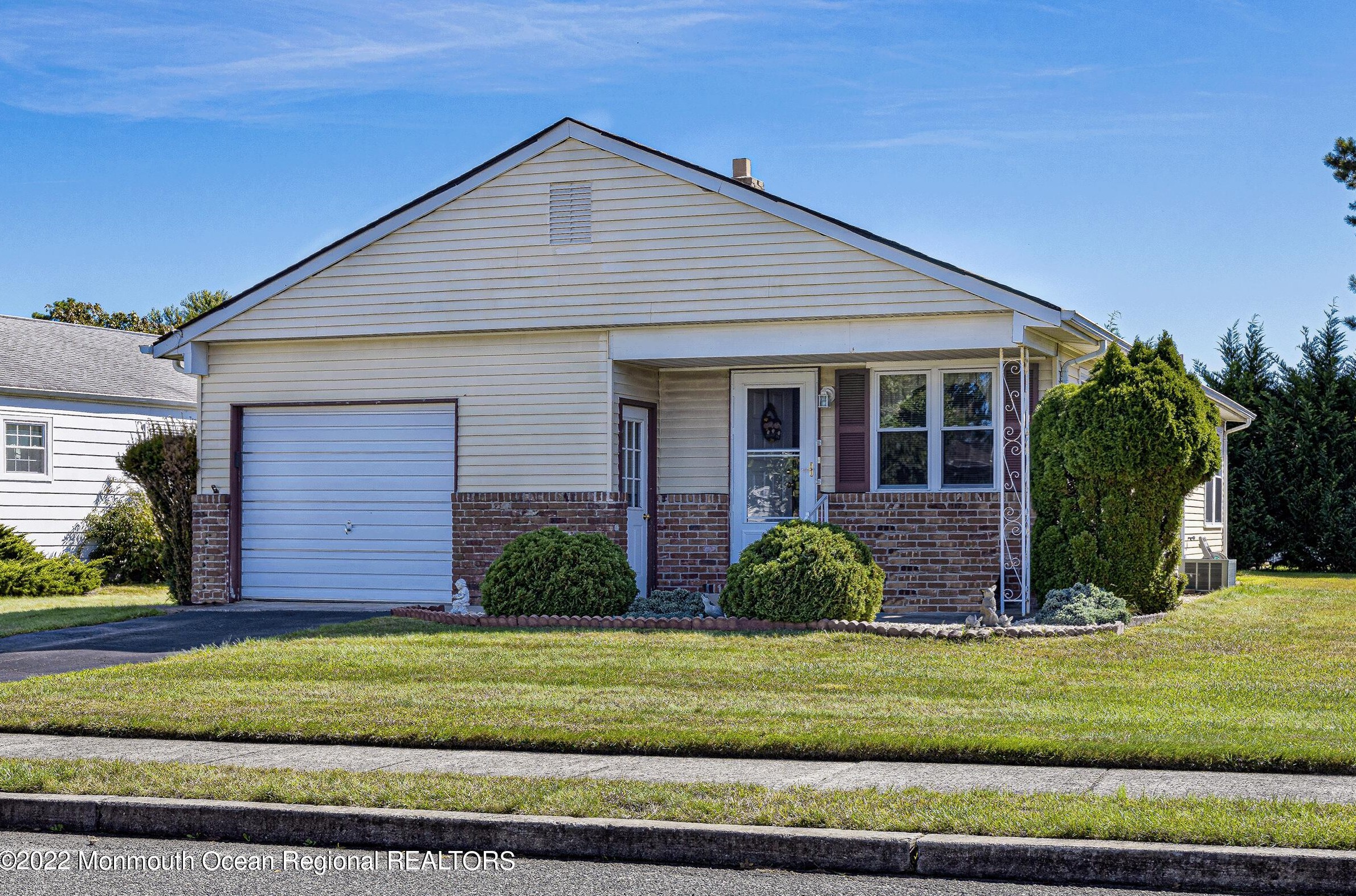 45 Woodstock Dr, Toms River, NJ 08757-6526