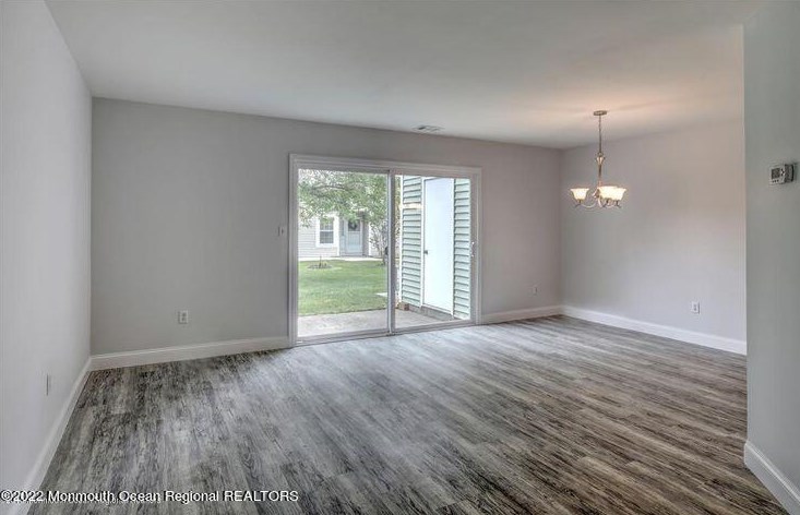 94 Oak Ln, Tinton Falls, NJ 07724