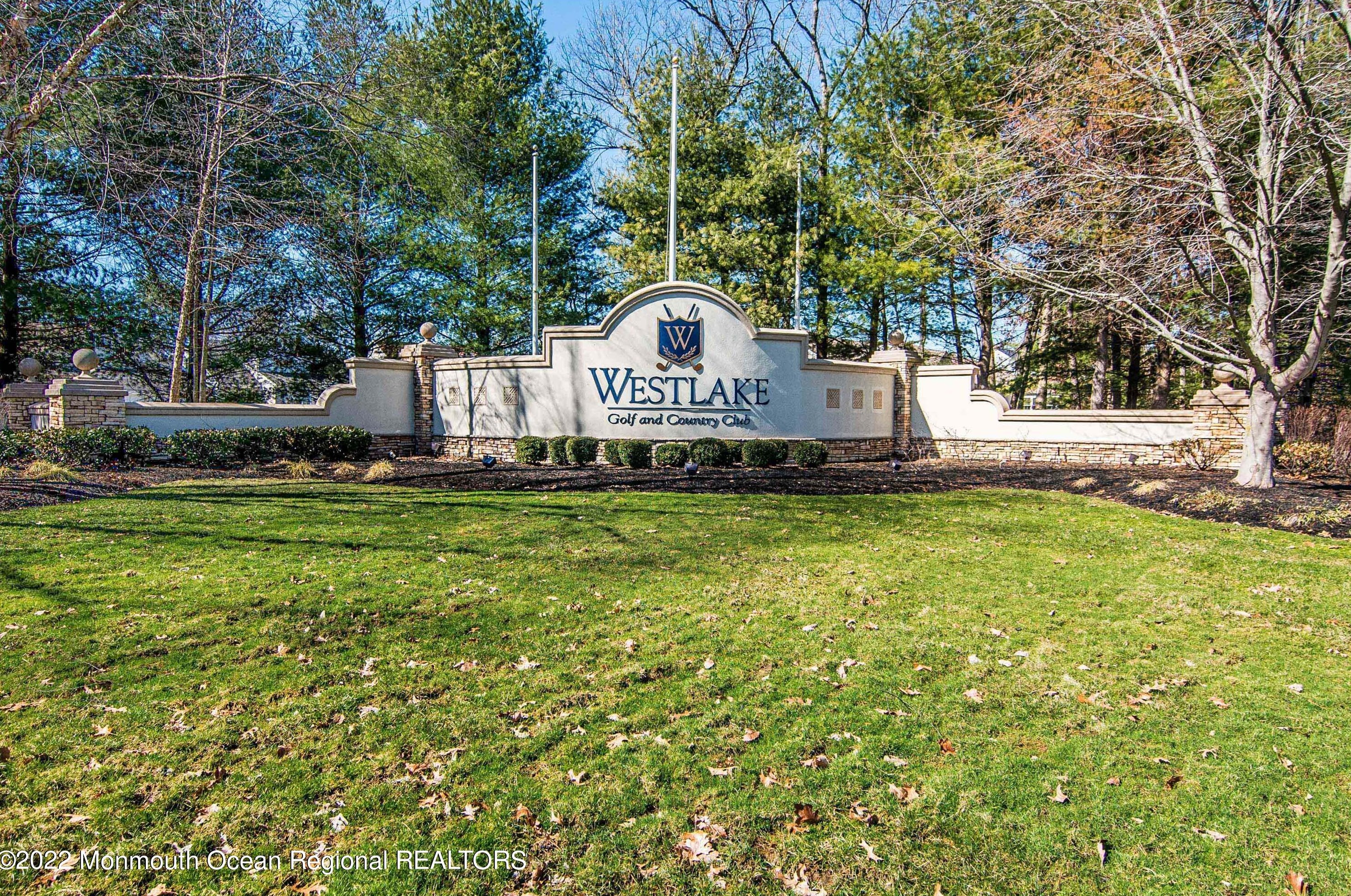 58 Baltusrol Dr, Jackson Twp, NJ 08527