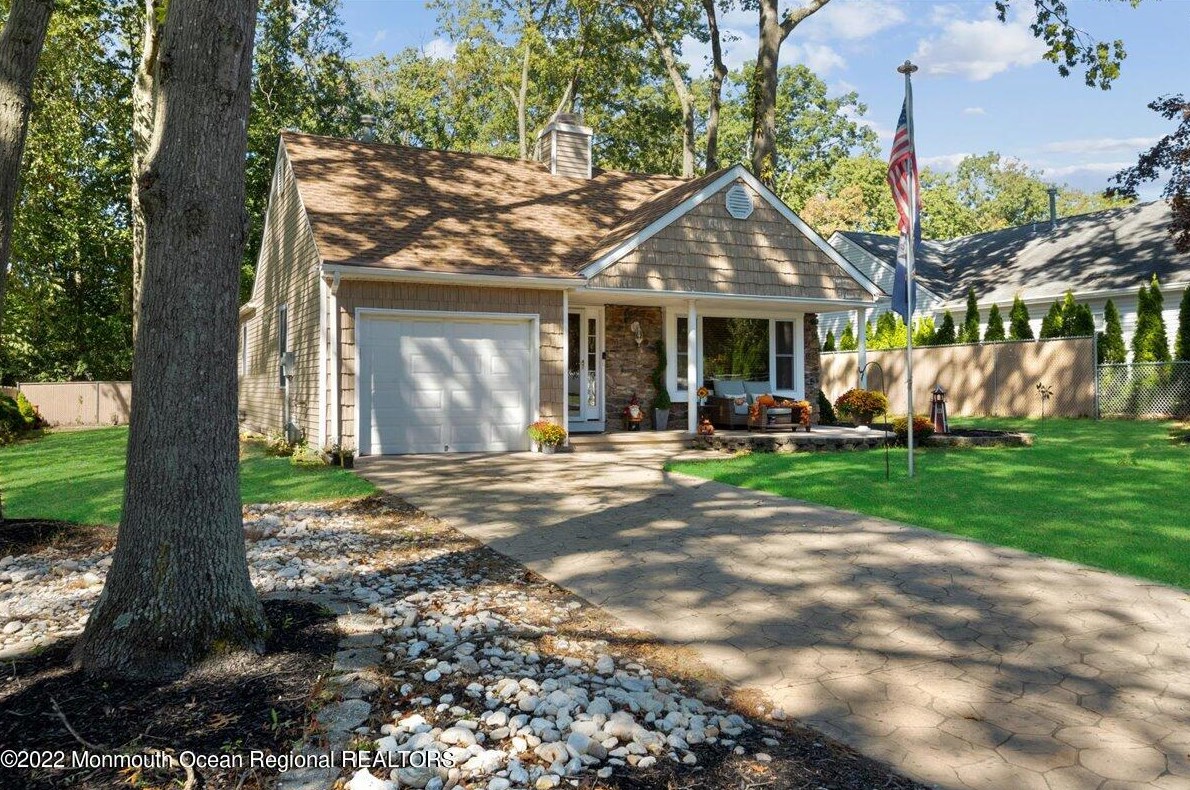 25 Wrangle Brook Rd, Toms River, NJ 08755-6374