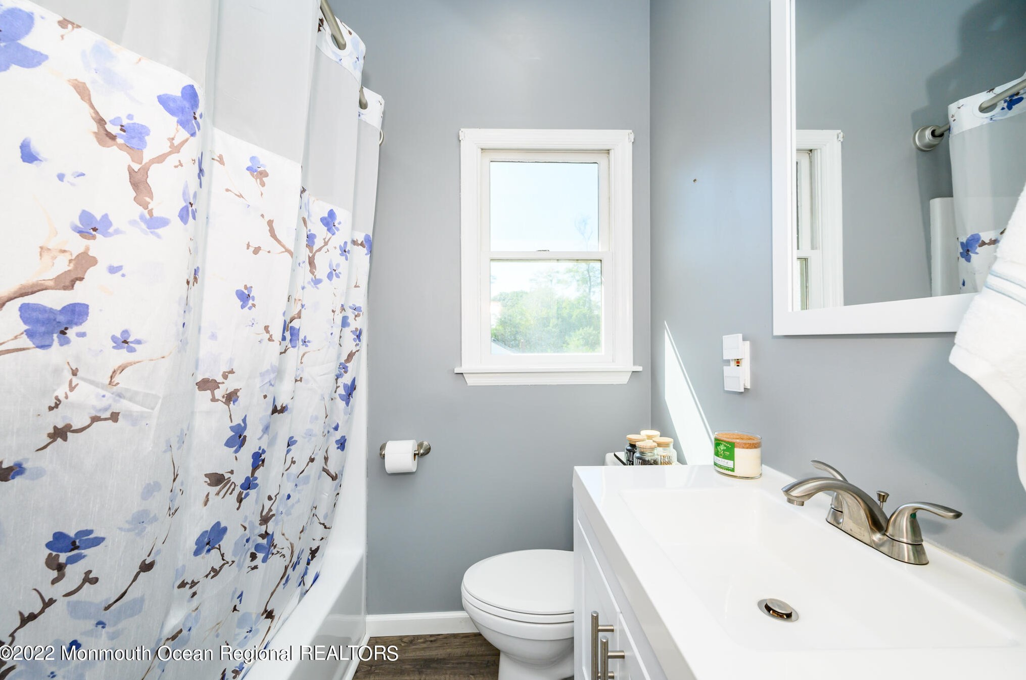 558 Hopping Rd, Belford NJ  07718-1188 exterior