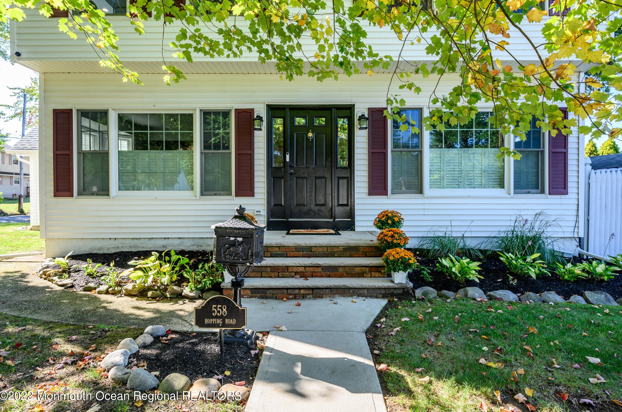 558 Hopping Rd, Belford, NJ 07718-1105
