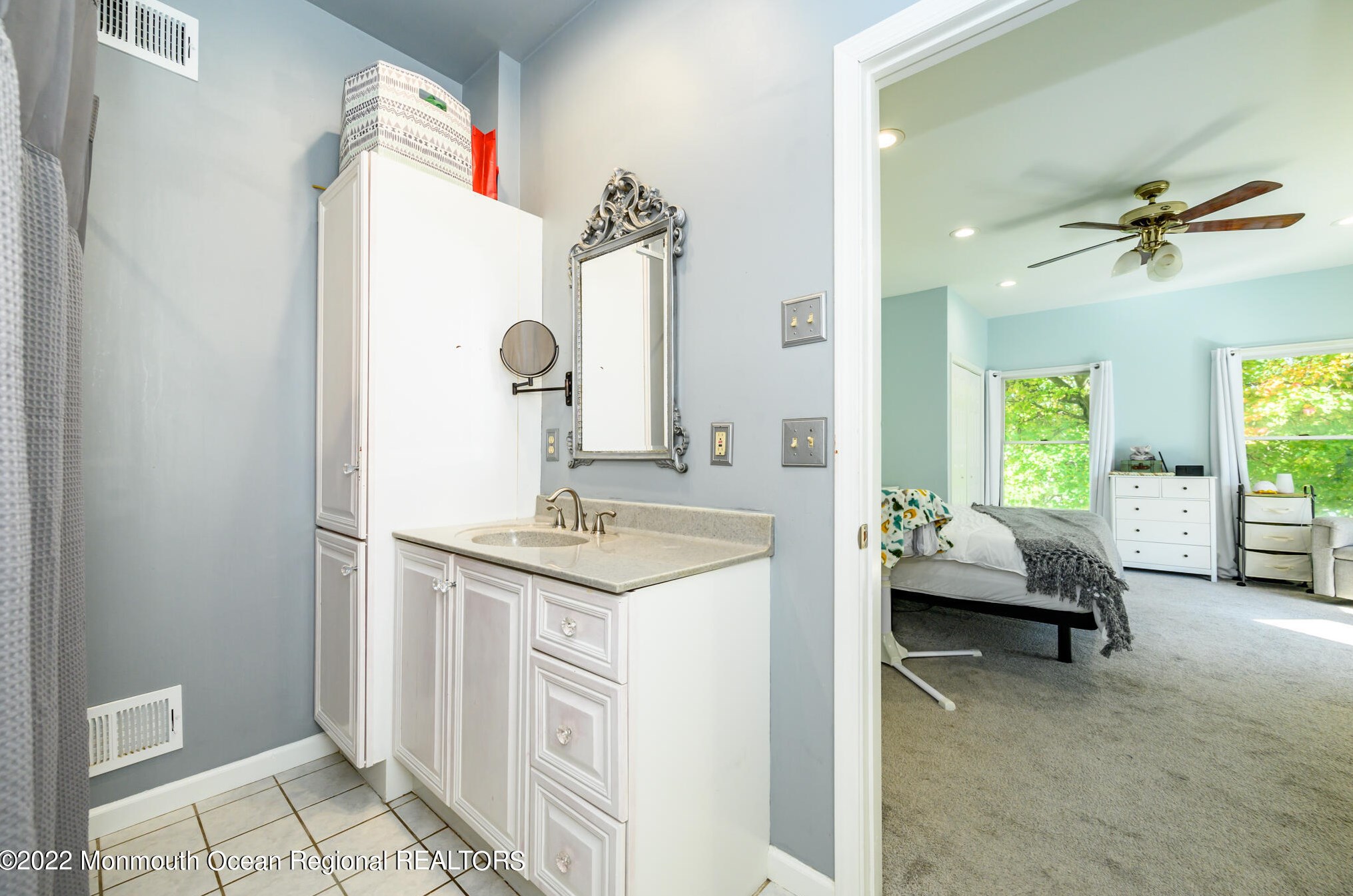 558 Hopping Rd, Belford NJ  07718-1188 exterior