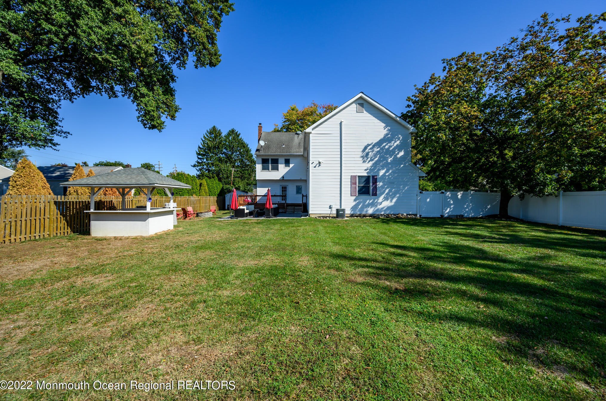 558 Hopping Rd, Belford NJ  07718-1188 exterior