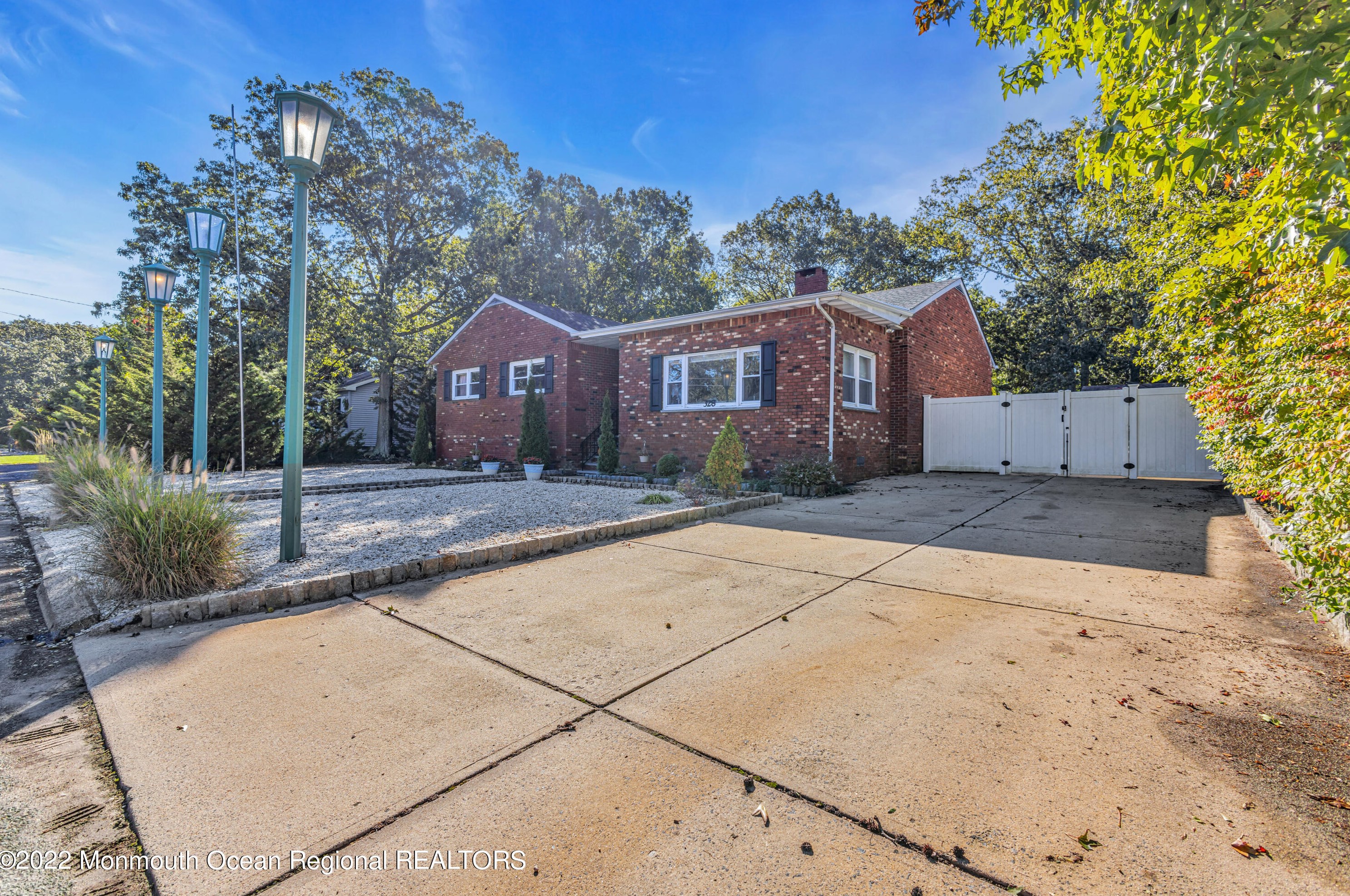 328 Cape May Ave, Ocean Gate, NJ 08740-1322