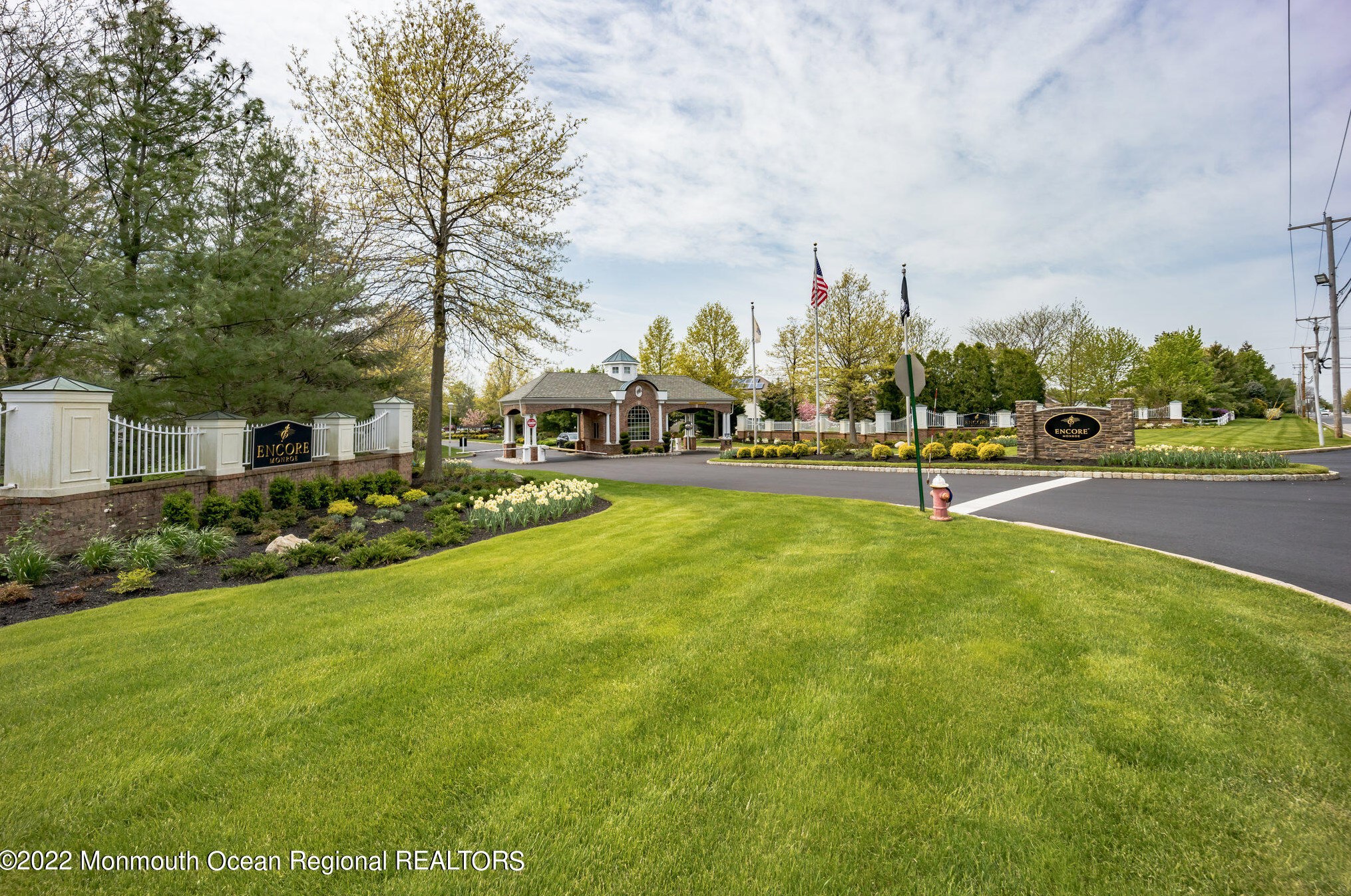 7 Missy Ln, Monroe Twp NJ 08831-3767 exterior