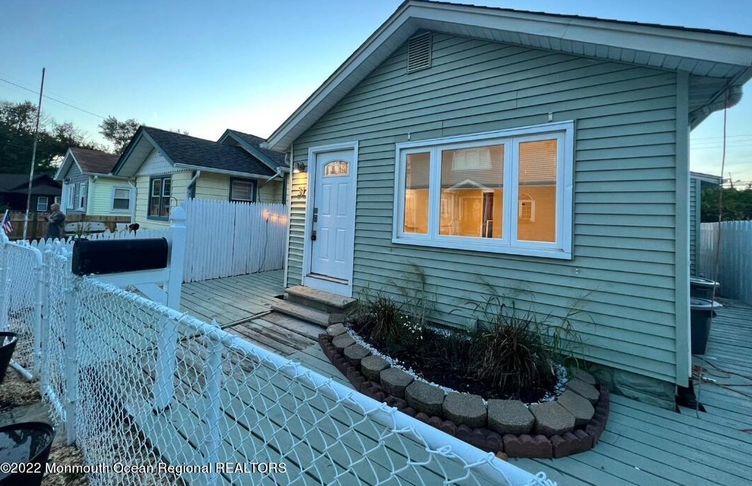 31 Seaside Pl, Ideal Beach, NJ 07734-1607