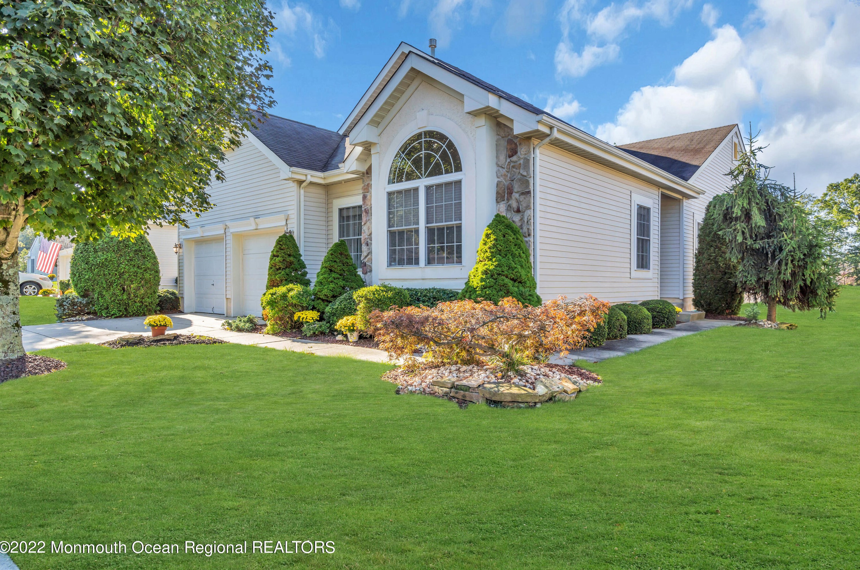 4 Spyglass Dr, Jackson Twp, NJ 08527