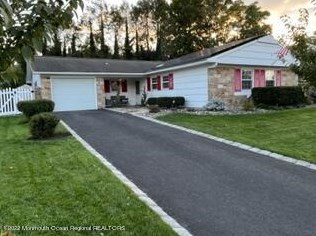 8 Indigo Ln, Matawan, NJ 07747-1711