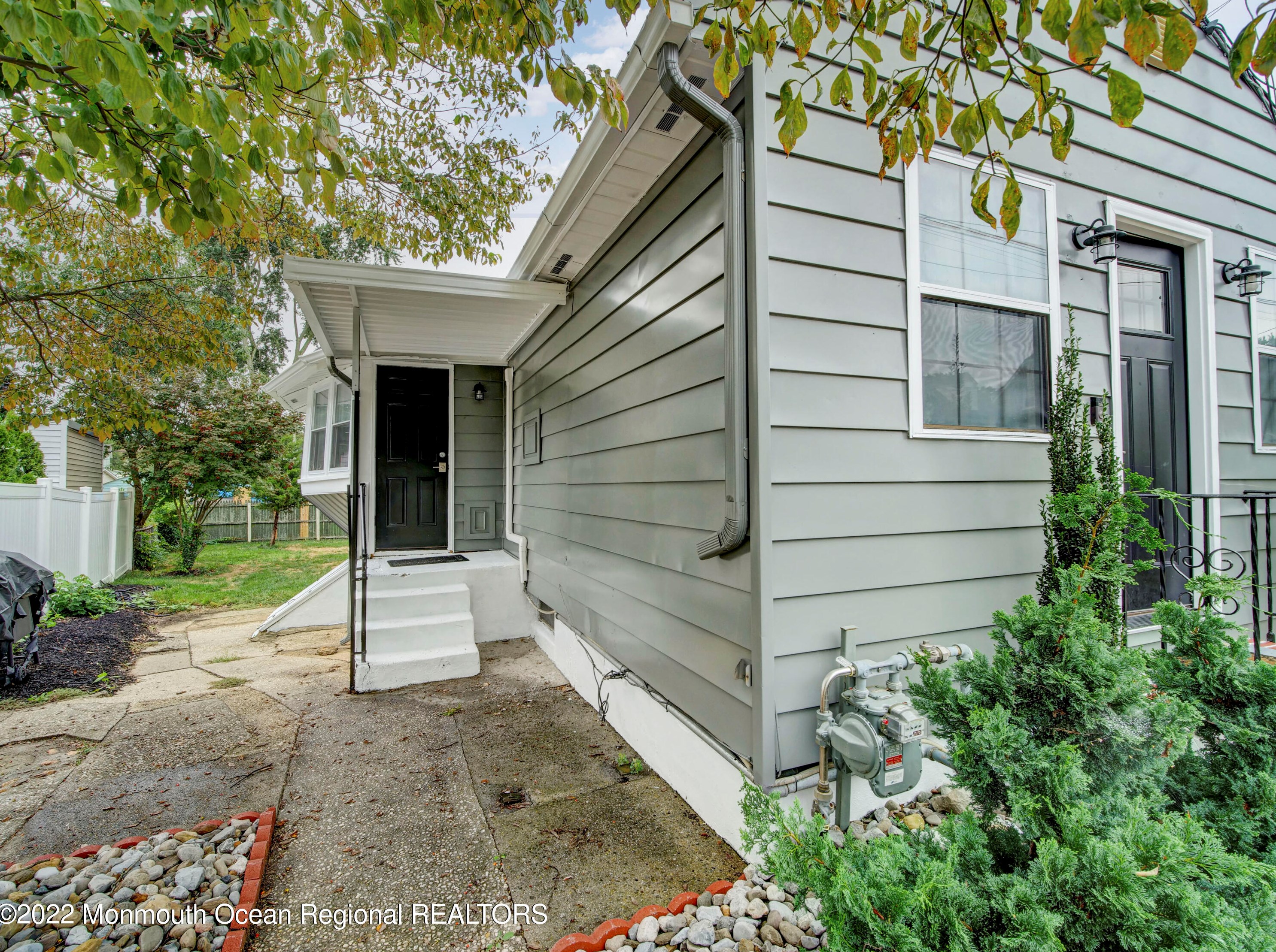 423 Melrose Way, Keyport, NJ 07735-5420