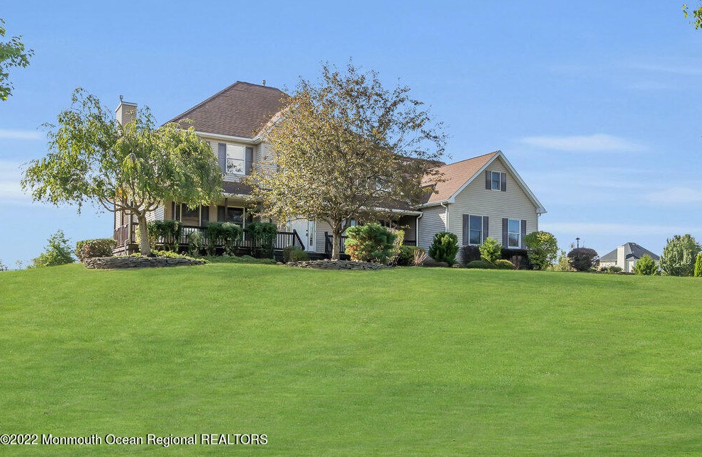 16 Cutter Ct, Upper Freehold Township, NJ 08514
