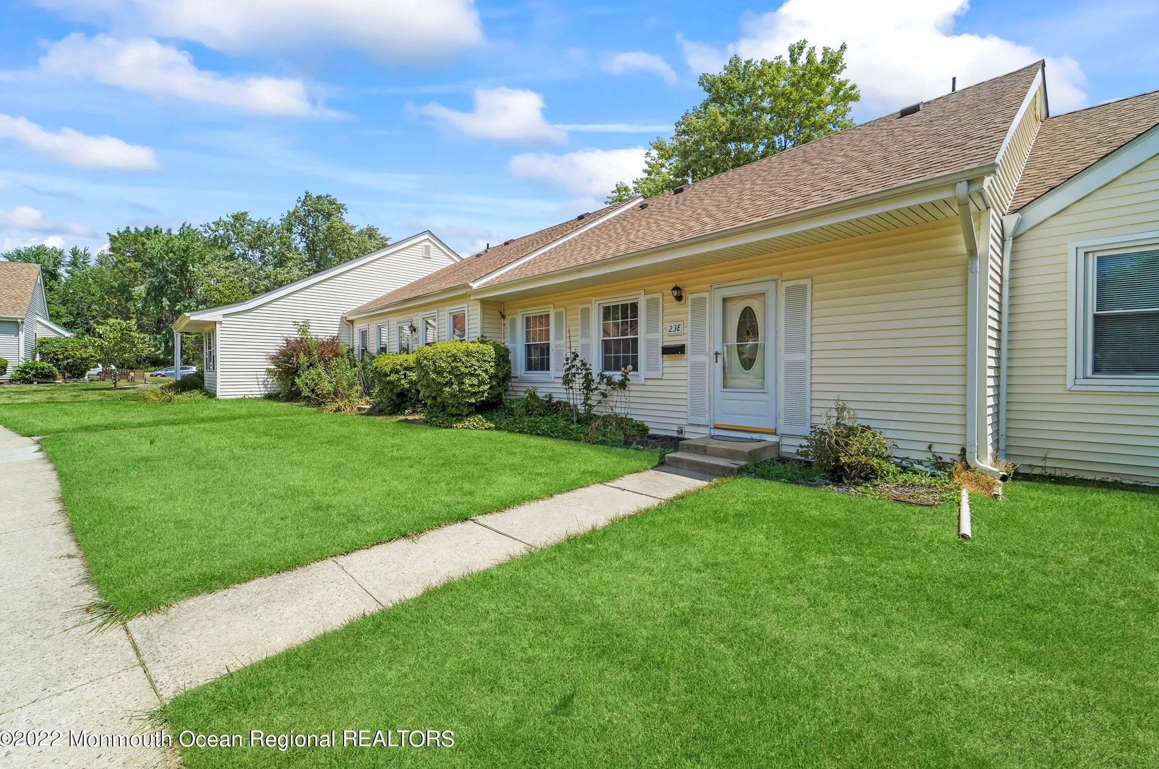 23 Plaza De Las Lobos #e, East Freehold, NJ 07728