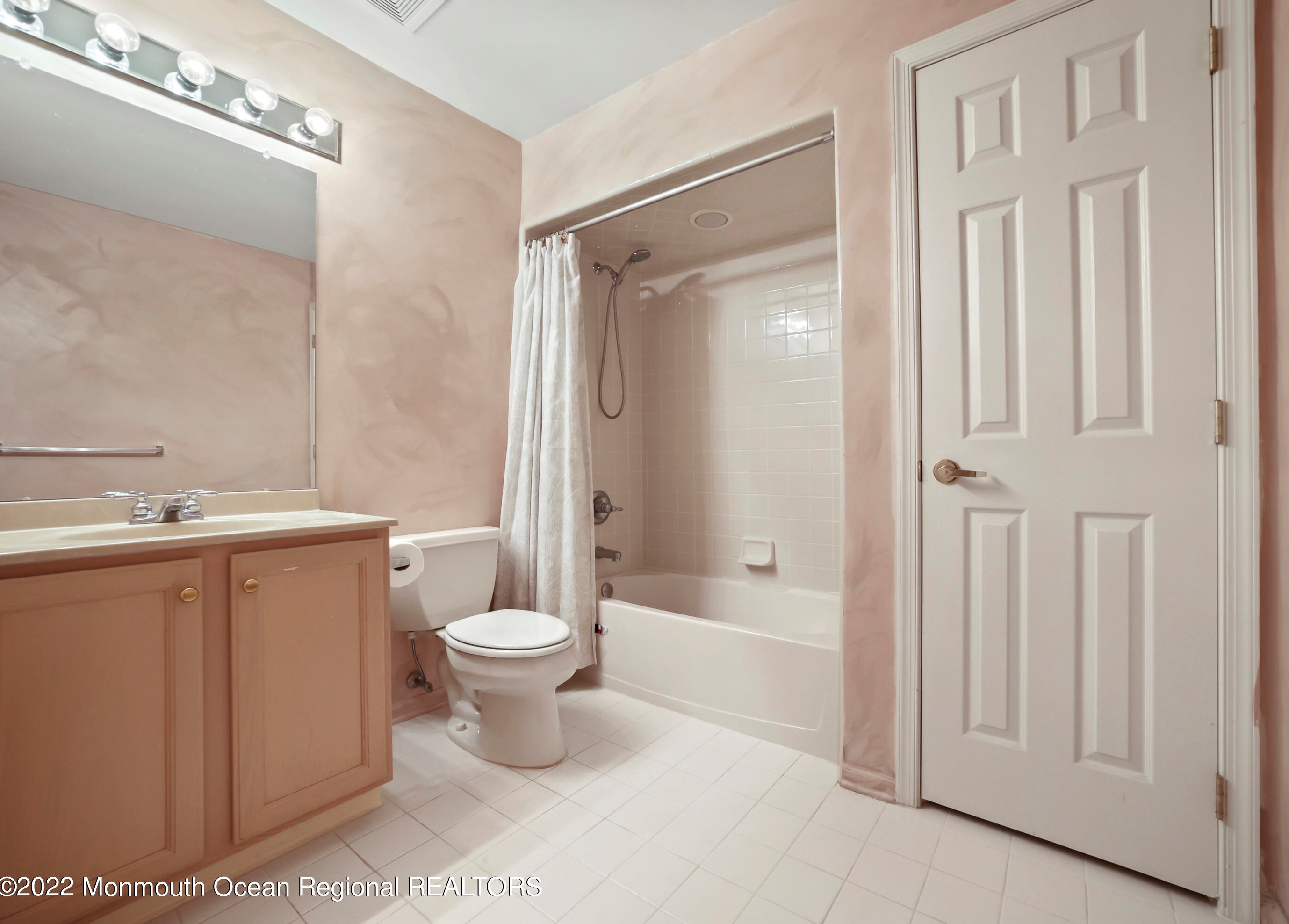 1 Severn Way, Monroe Twp NJ  08831-2672 exterior