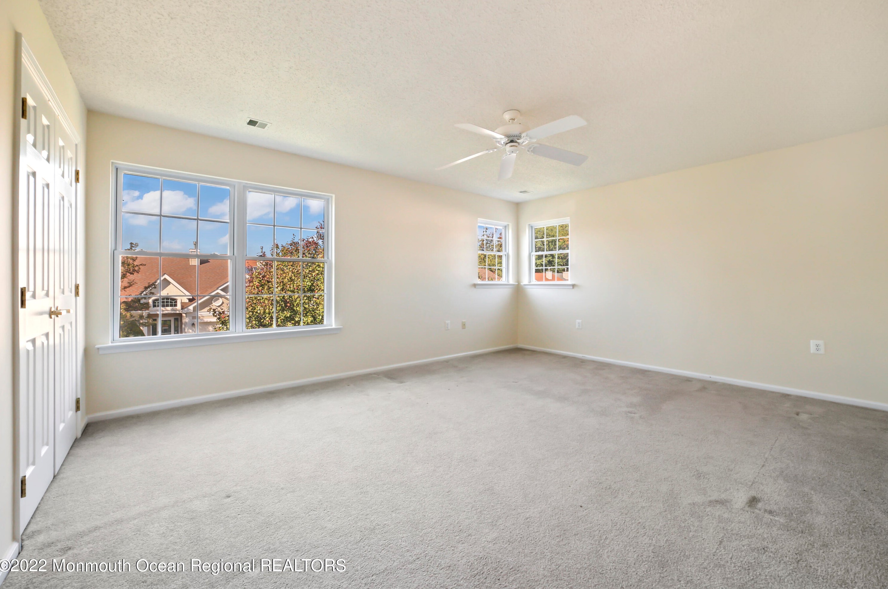 1 Severn Way, Monroe Twp NJ  08831-2672 exterior