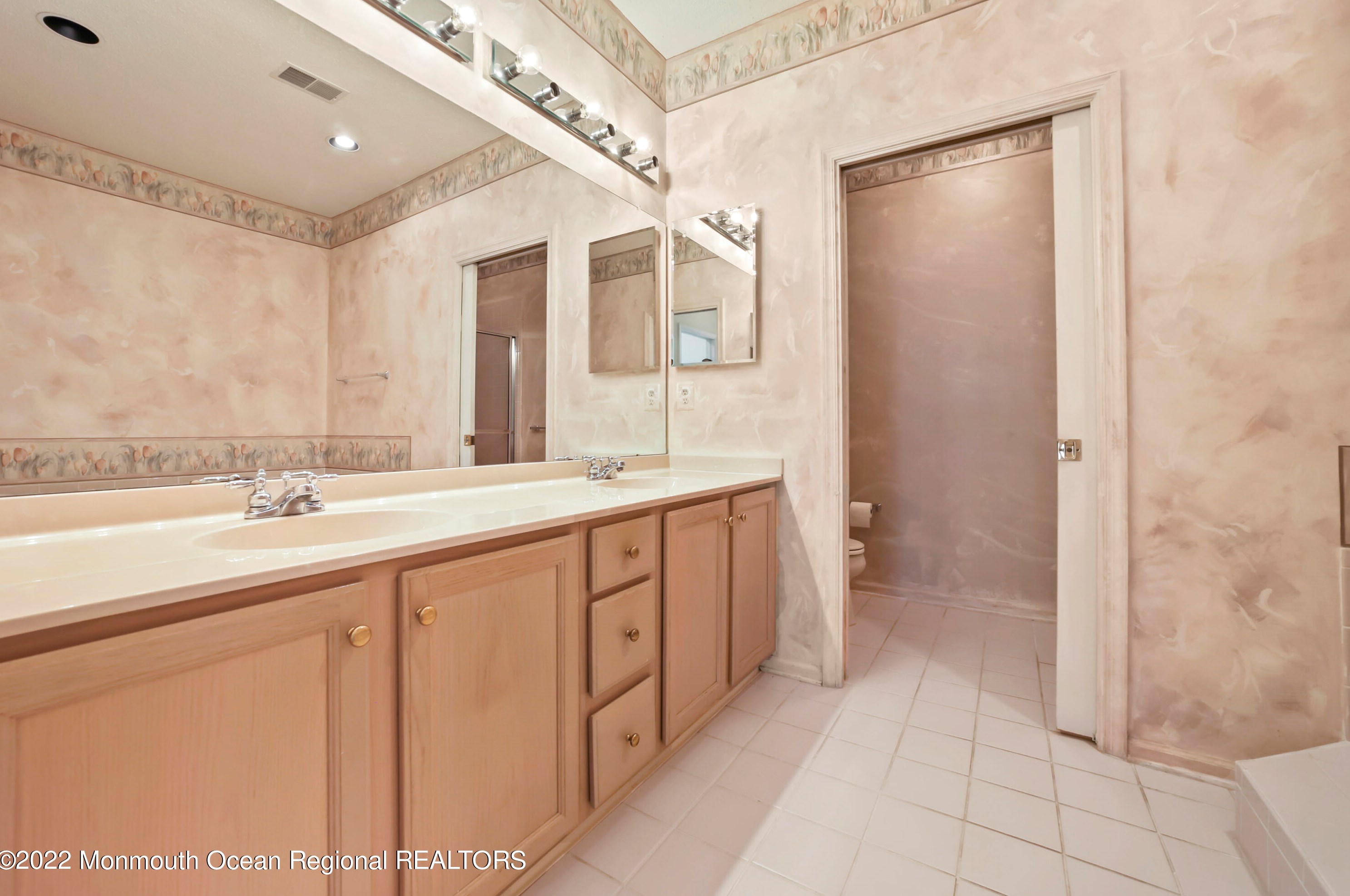 1 Severn Way, Monroe Twp NJ  08831-2672 exterior