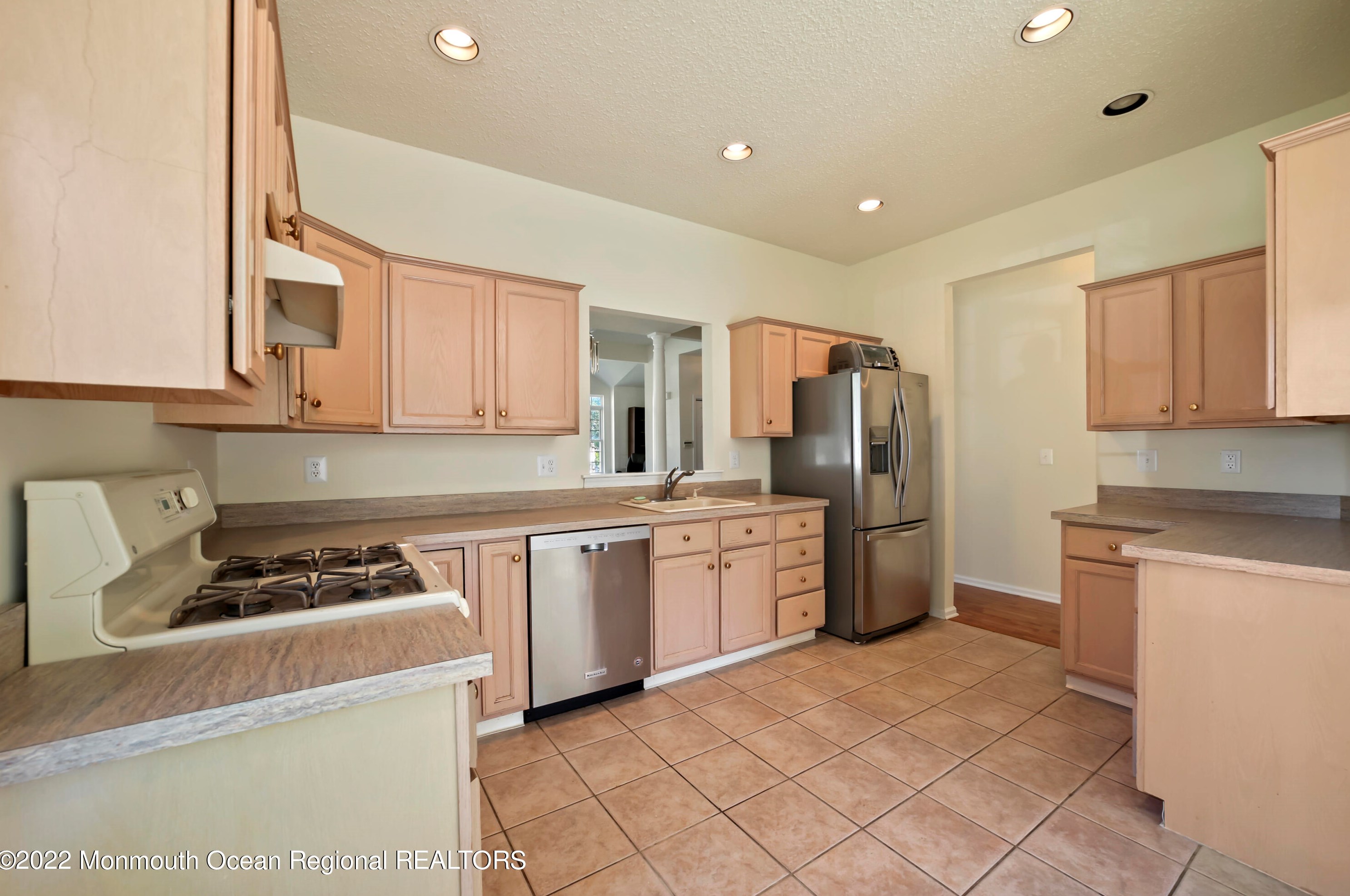 1 Severn Way, Monroe Twp NJ  08831-2672 exterior