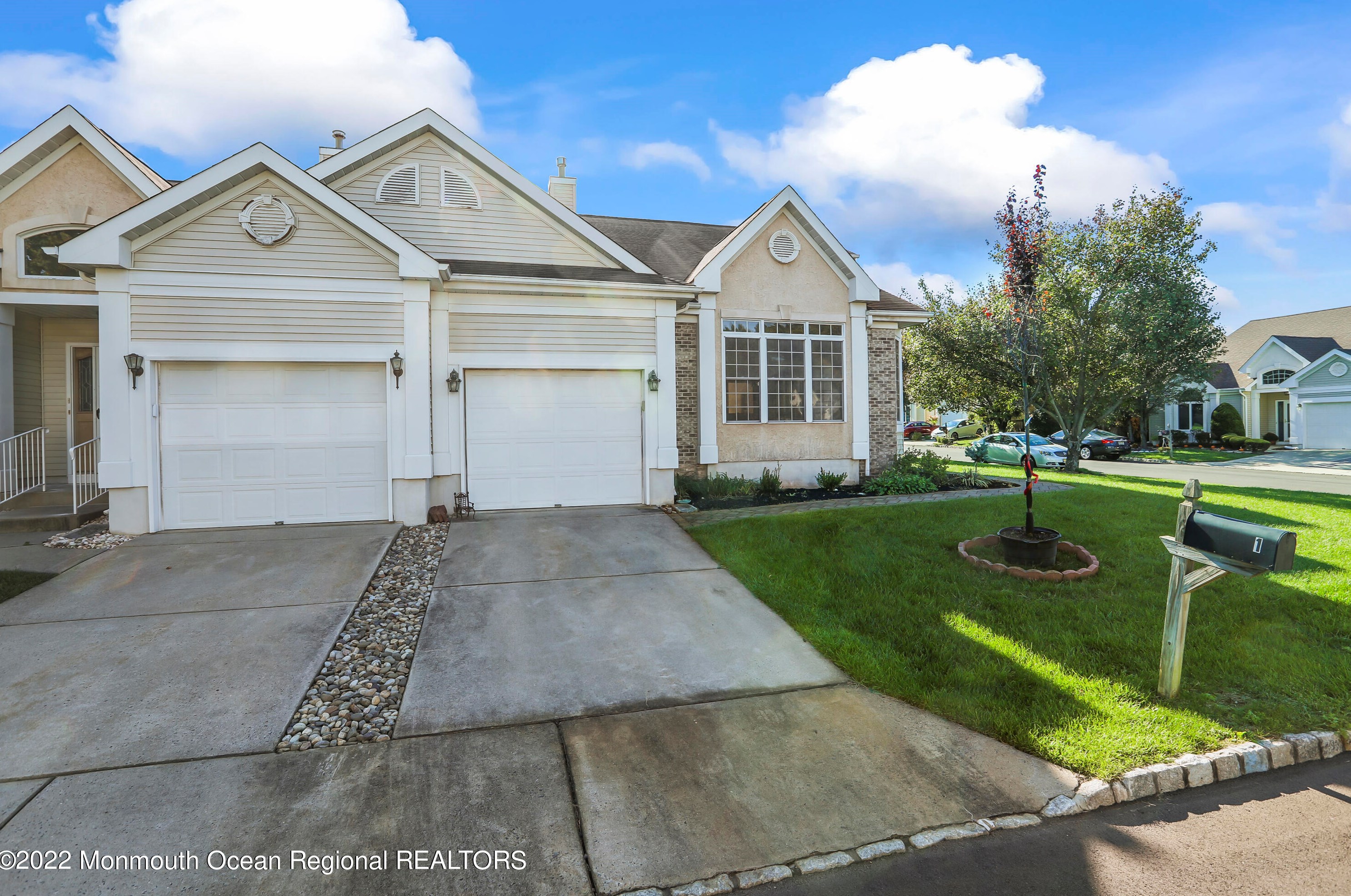 1 Severn Way, Monroe Twp NJ  08831-2672 exterior