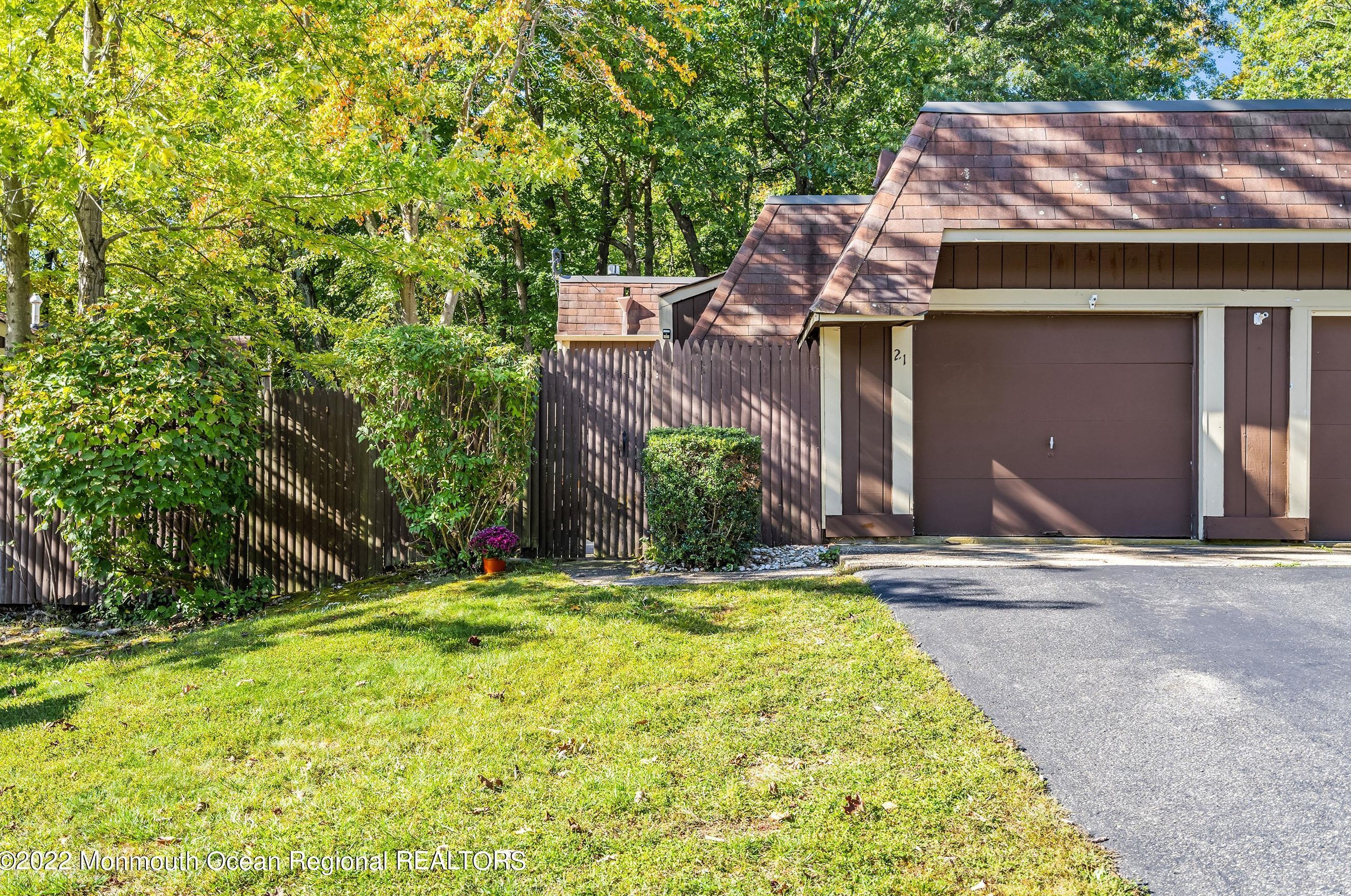 21 Oriole Ln, Wall Township, NJ 07731-2091